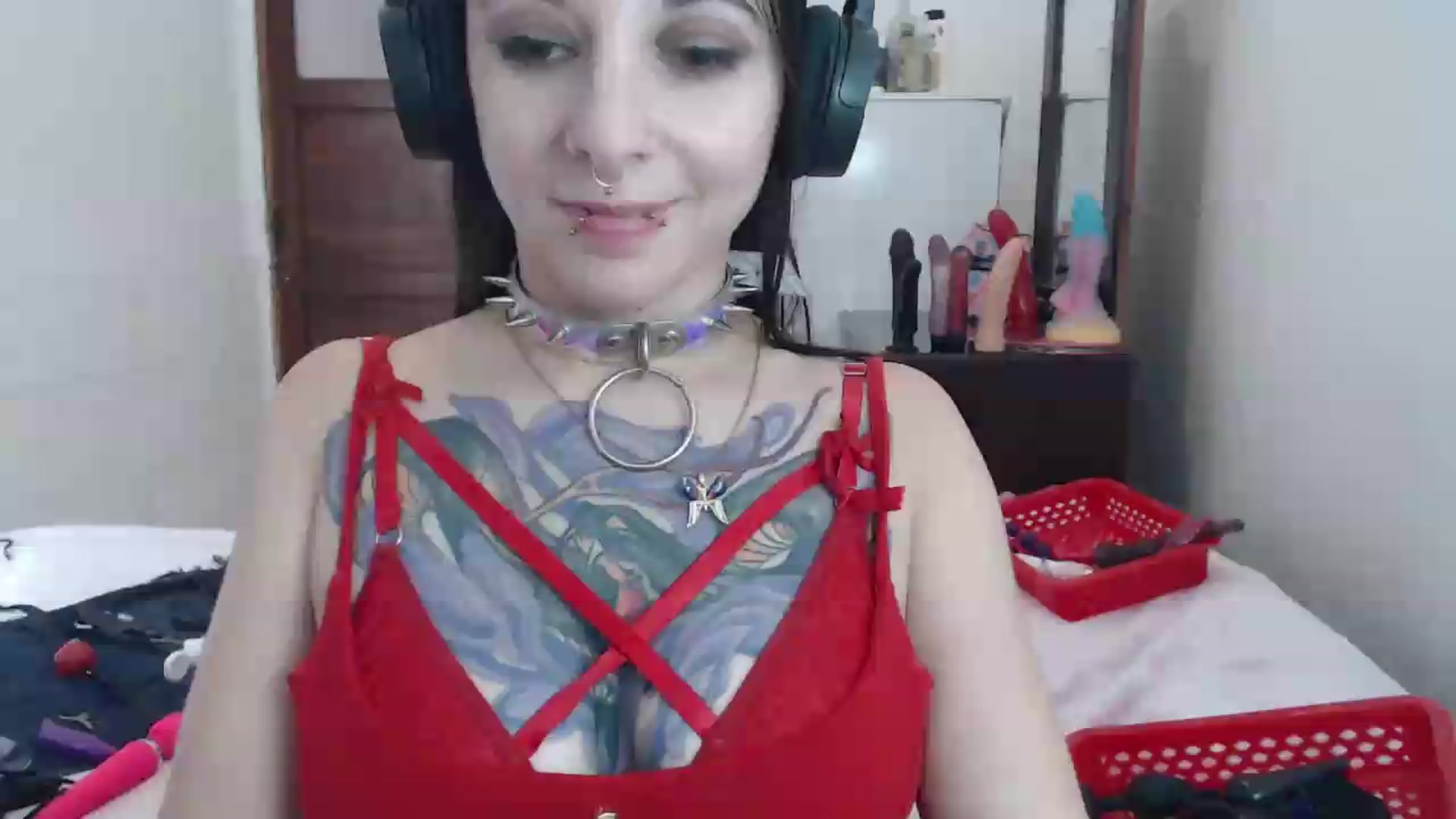 Gallery image thumbnail from BabydollLucy's myfreecams stream on, 05/17/2026, 17:54 image 9 of 20