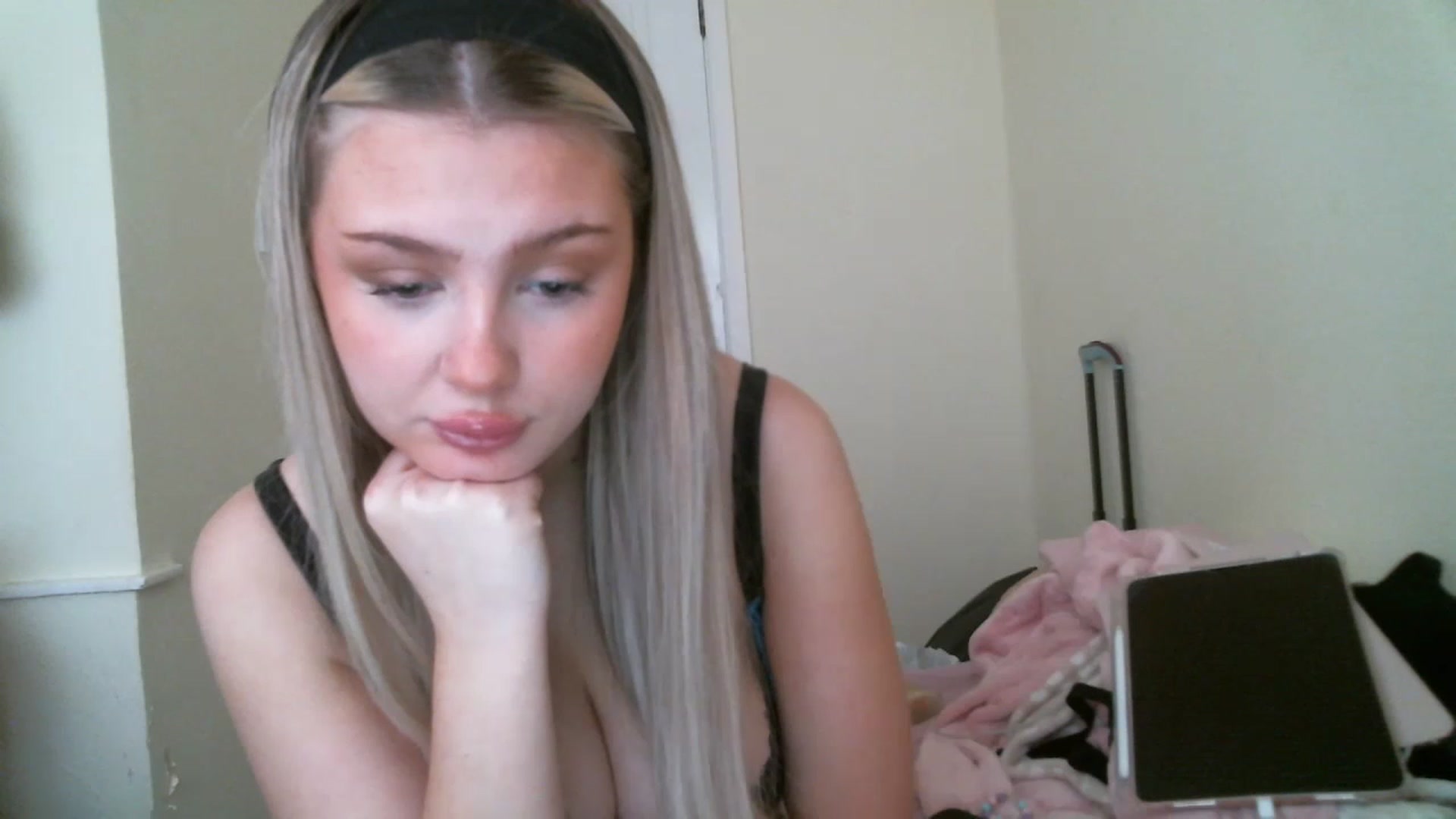 Gallery image thumbnail from Babydollxxxx2's myfreecams stream on, 12/06/2022, 11:55 image 18 of 20
