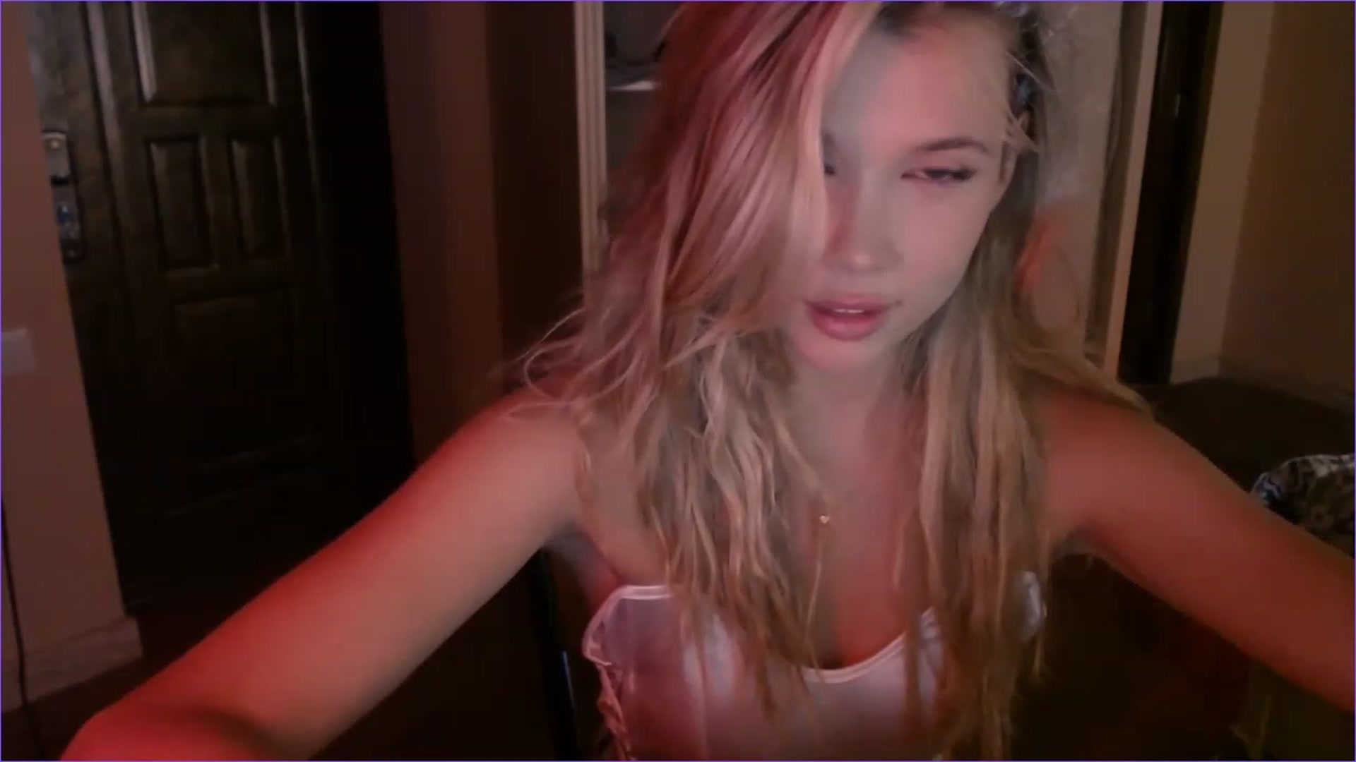 Gallery image thumbnail from Babyoda33's myfreecams stream on, 11/27/2022, 10:21 image 16 of 20