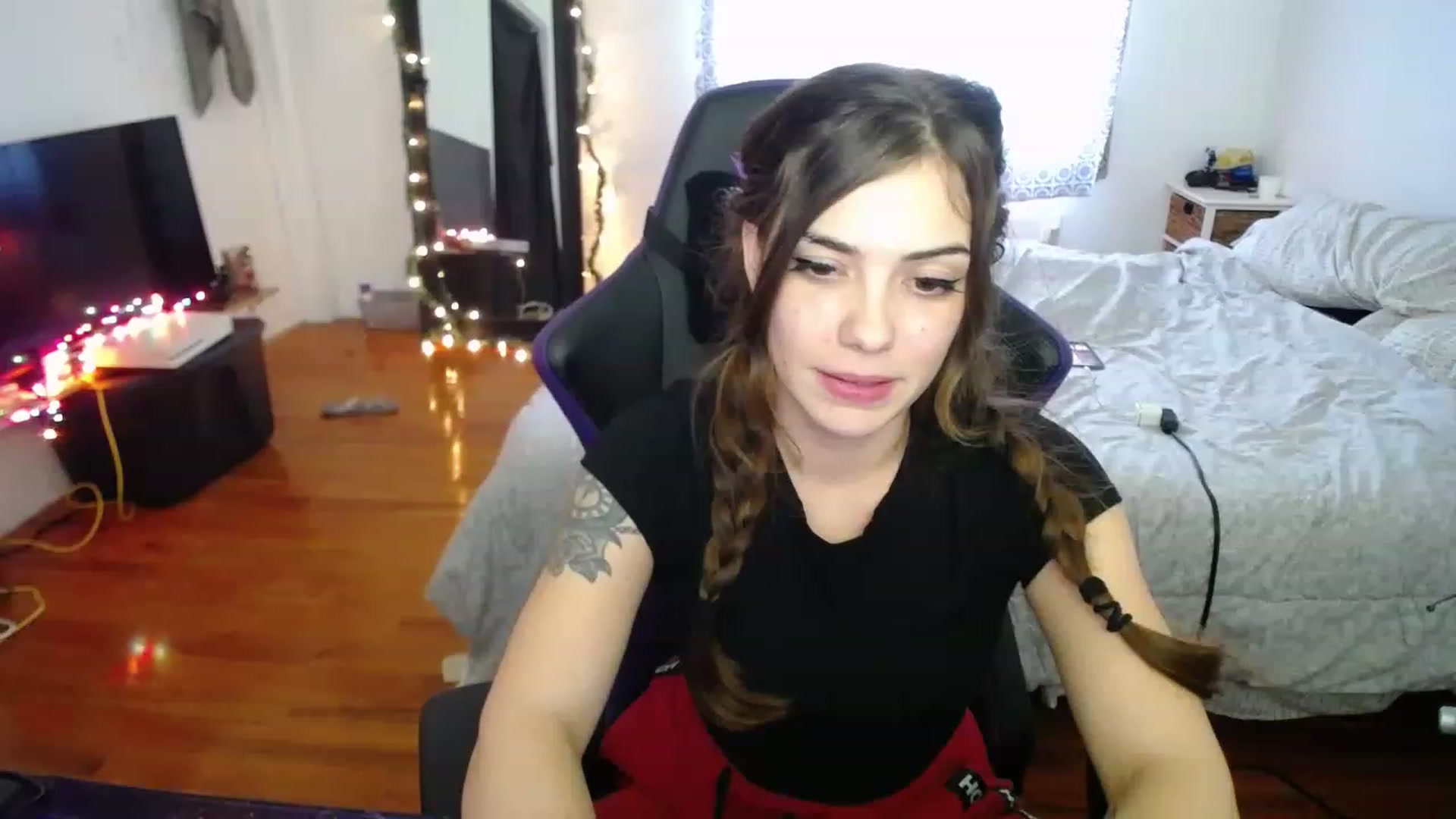 Gallery image thumbnail from BabyxKat's myfreecams stream on, 12/21/2022, 20:42 image 19 of 20
