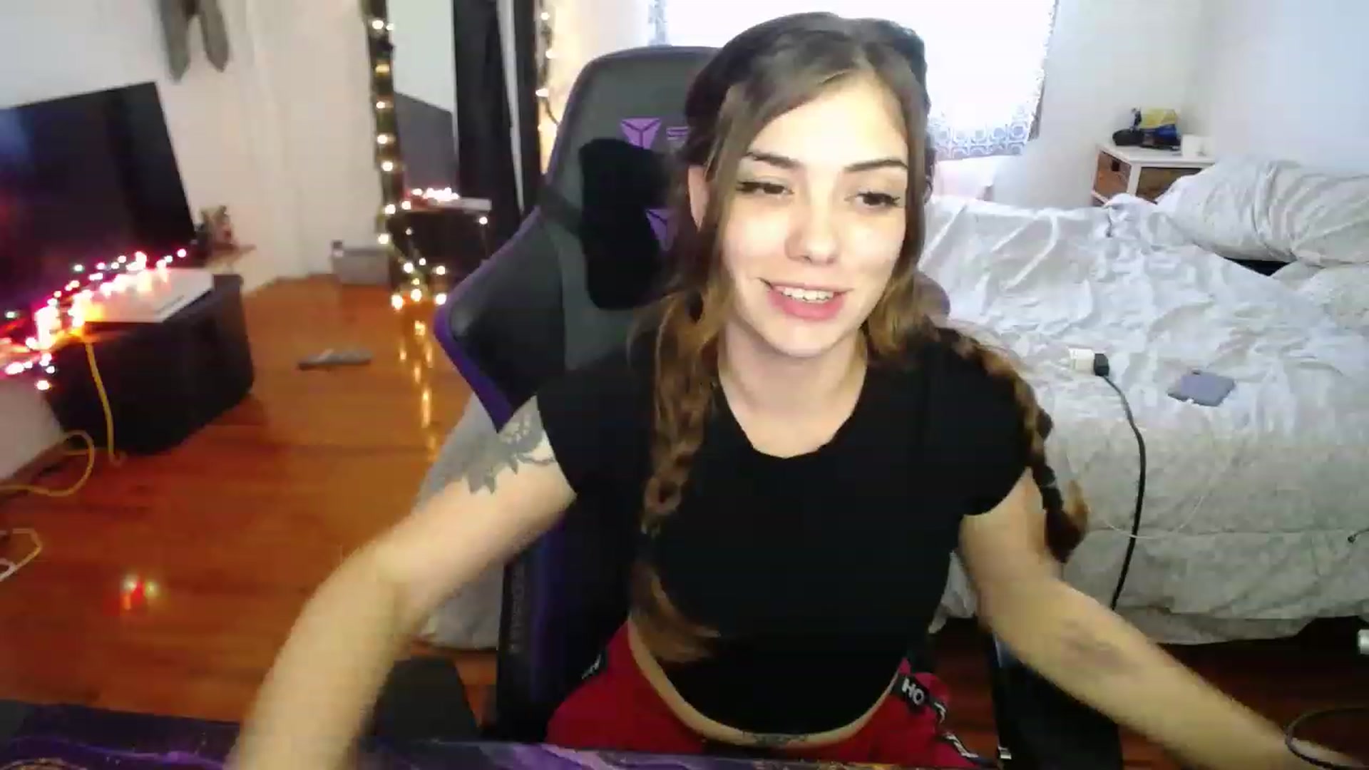 Gallery image thumbnail from BabyxKat's myfreecams stream on, 12/21/2022, 20:42 image 15 of 20