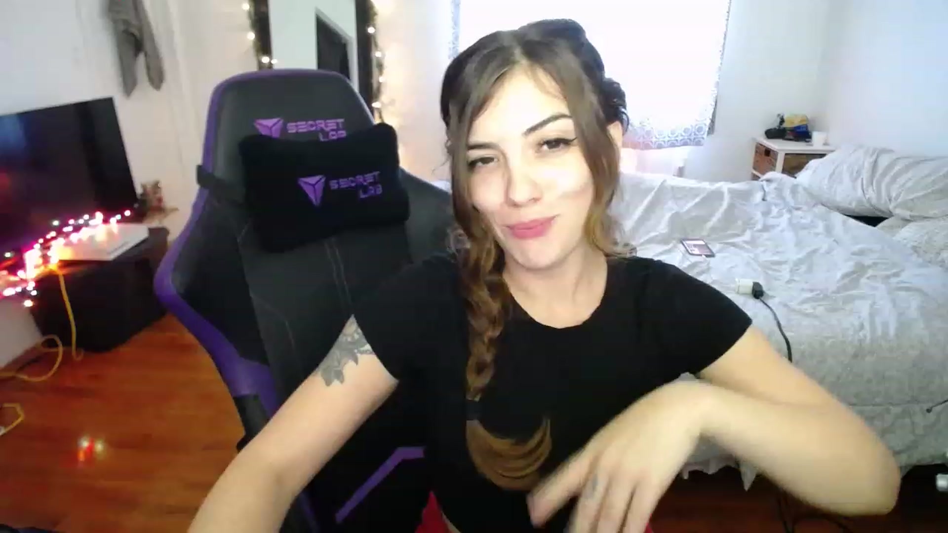 Gallery image thumbnail from BabyxKat's myfreecams stream on, 12/21/2022, 20:42 image 17 of 20