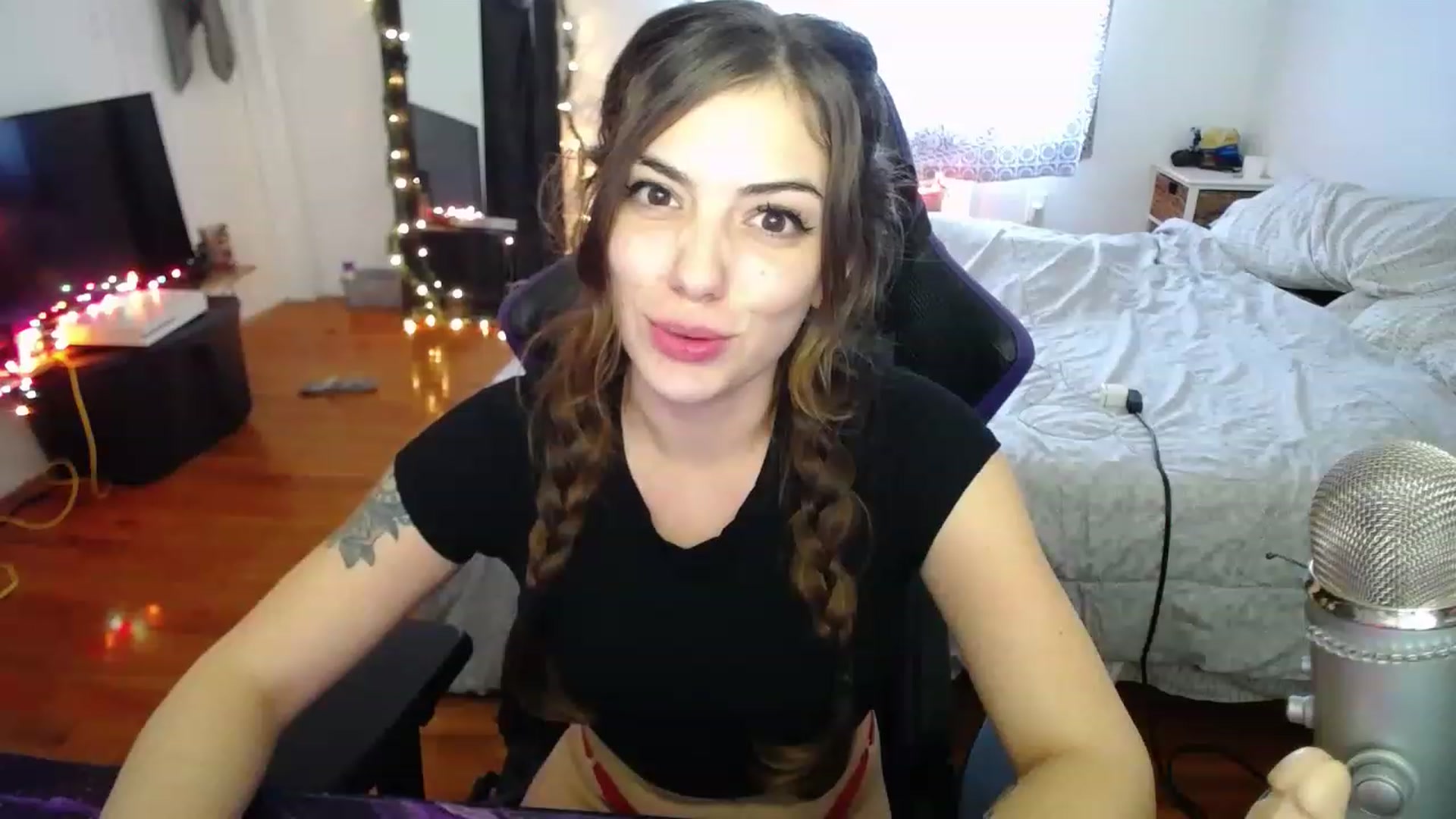 Gallery image thumbnail from BabyxKat's myfreecams stream on, 12/21/2022, 20:42 image 8 of 20