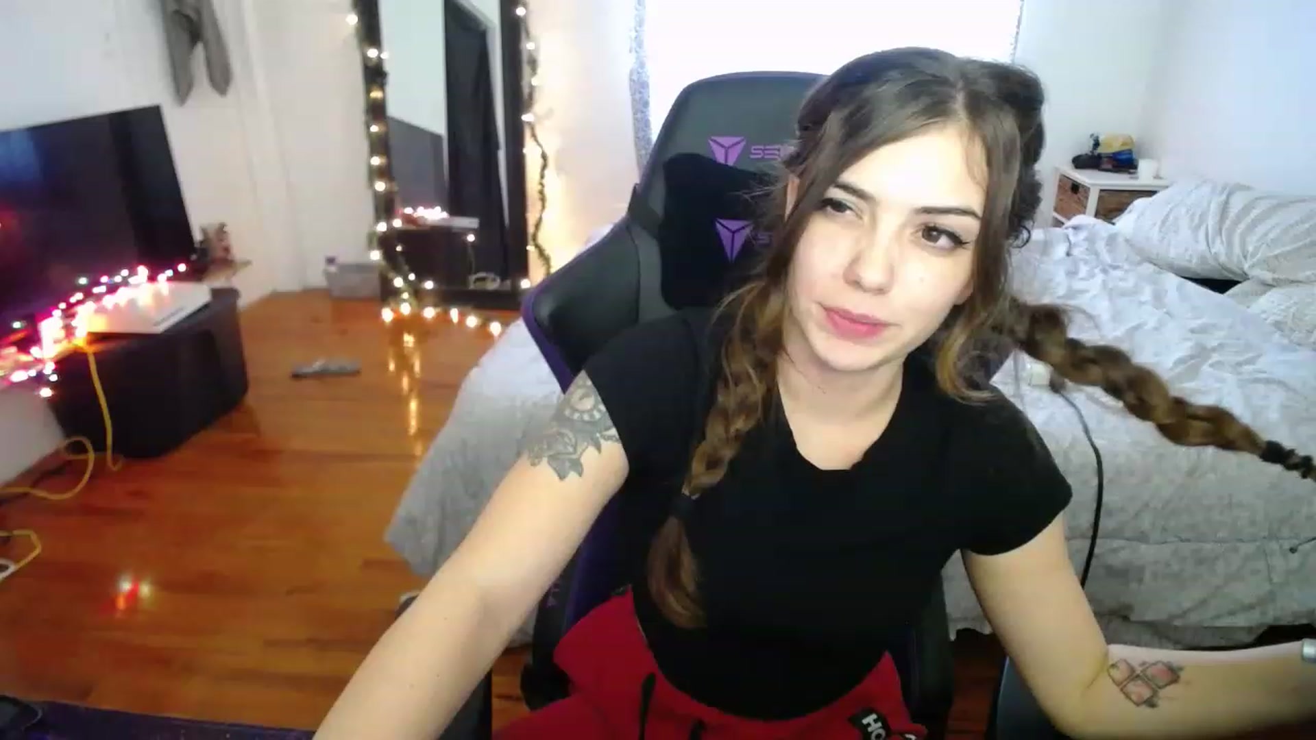 Gallery image thumbnail from BabyxKat's myfreecams stream on, 12/21/2022, 20:42 image 18 of 20