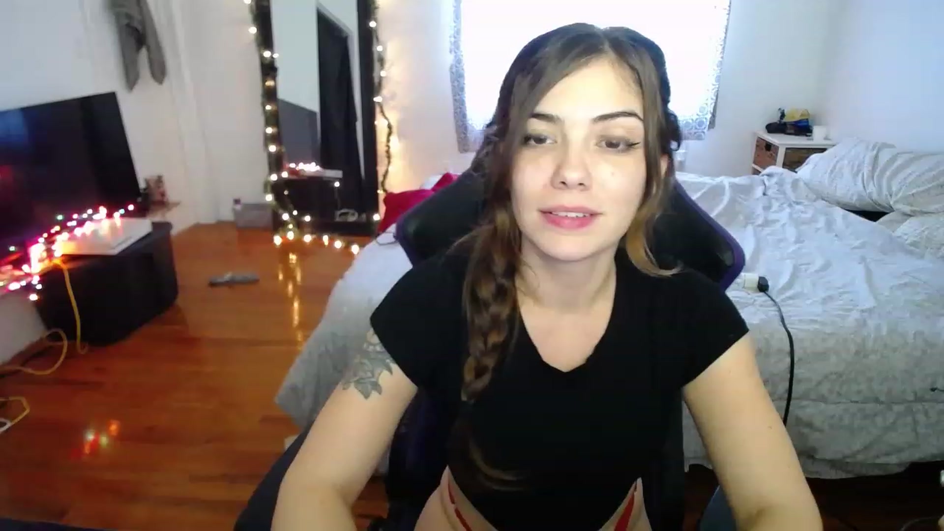 Gallery image thumbnail from BabyxKat's myfreecams stream on, 12/21/2022, 20:42 image 5 of 20