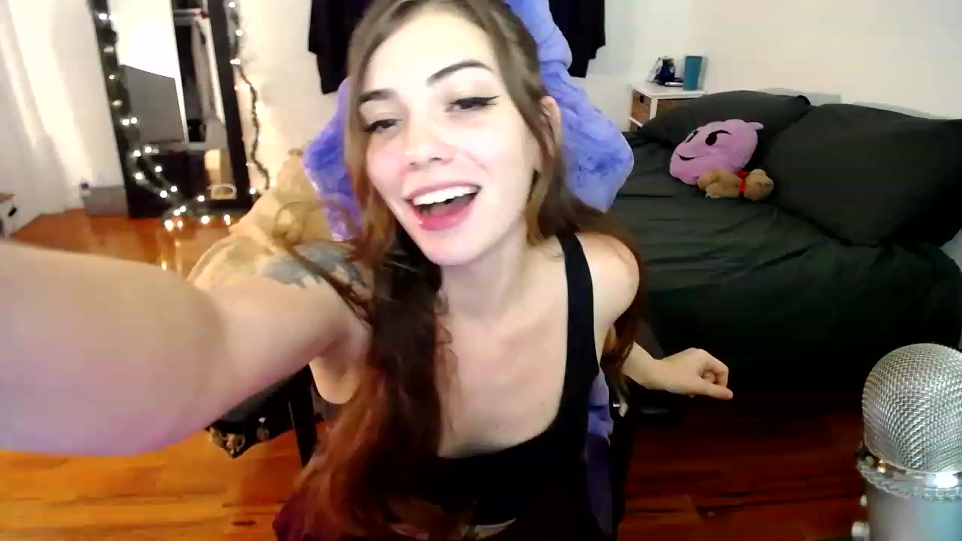 Gallery image thumbnail from BabyxKat's myfreecams stream on, 12/22/2022, 20:09 image 11 of 20