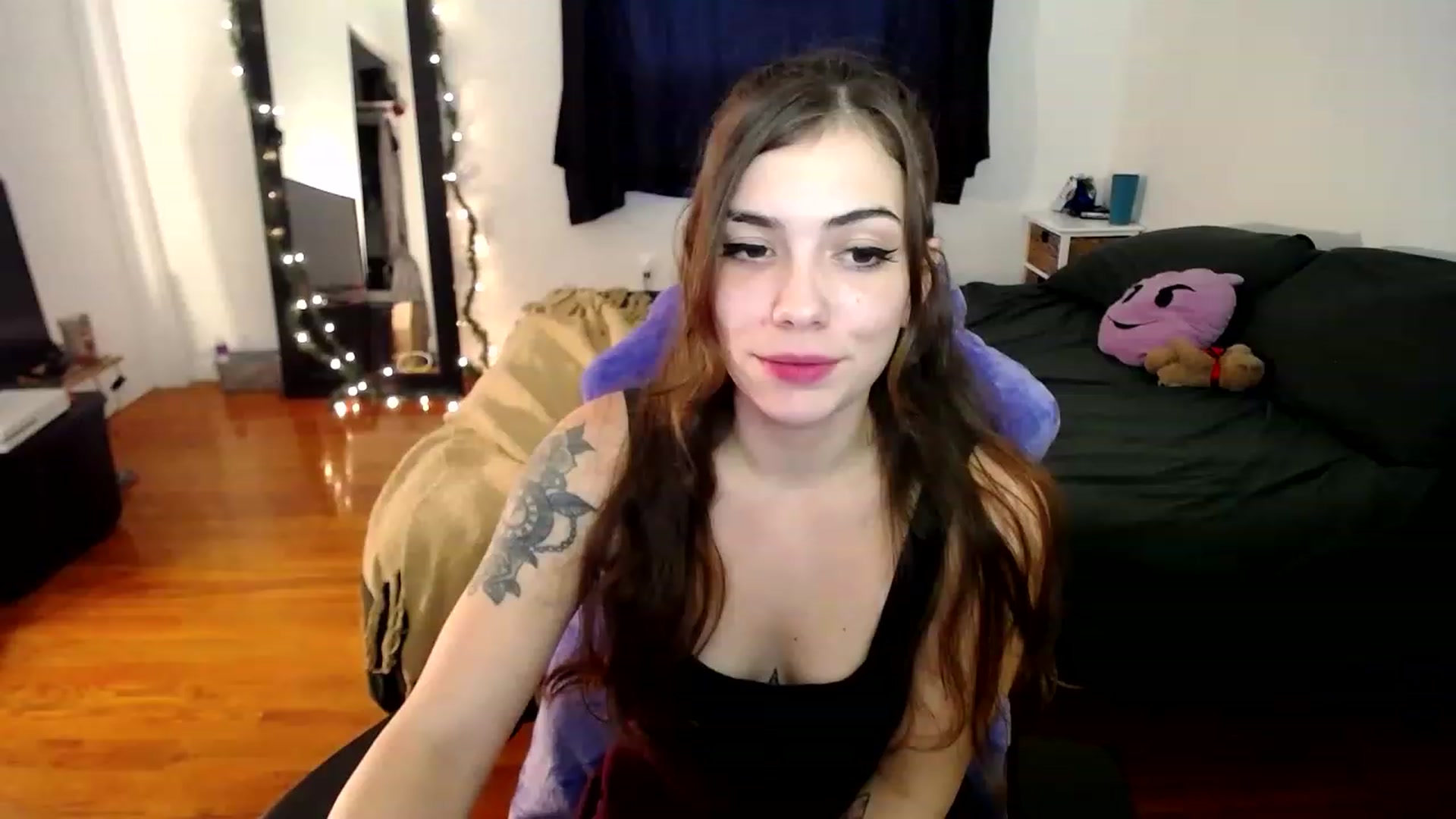 Gallery image thumbnail from BabyxKat's myfreecams stream on, 12/22/2022, 20:09 image 2 of 20