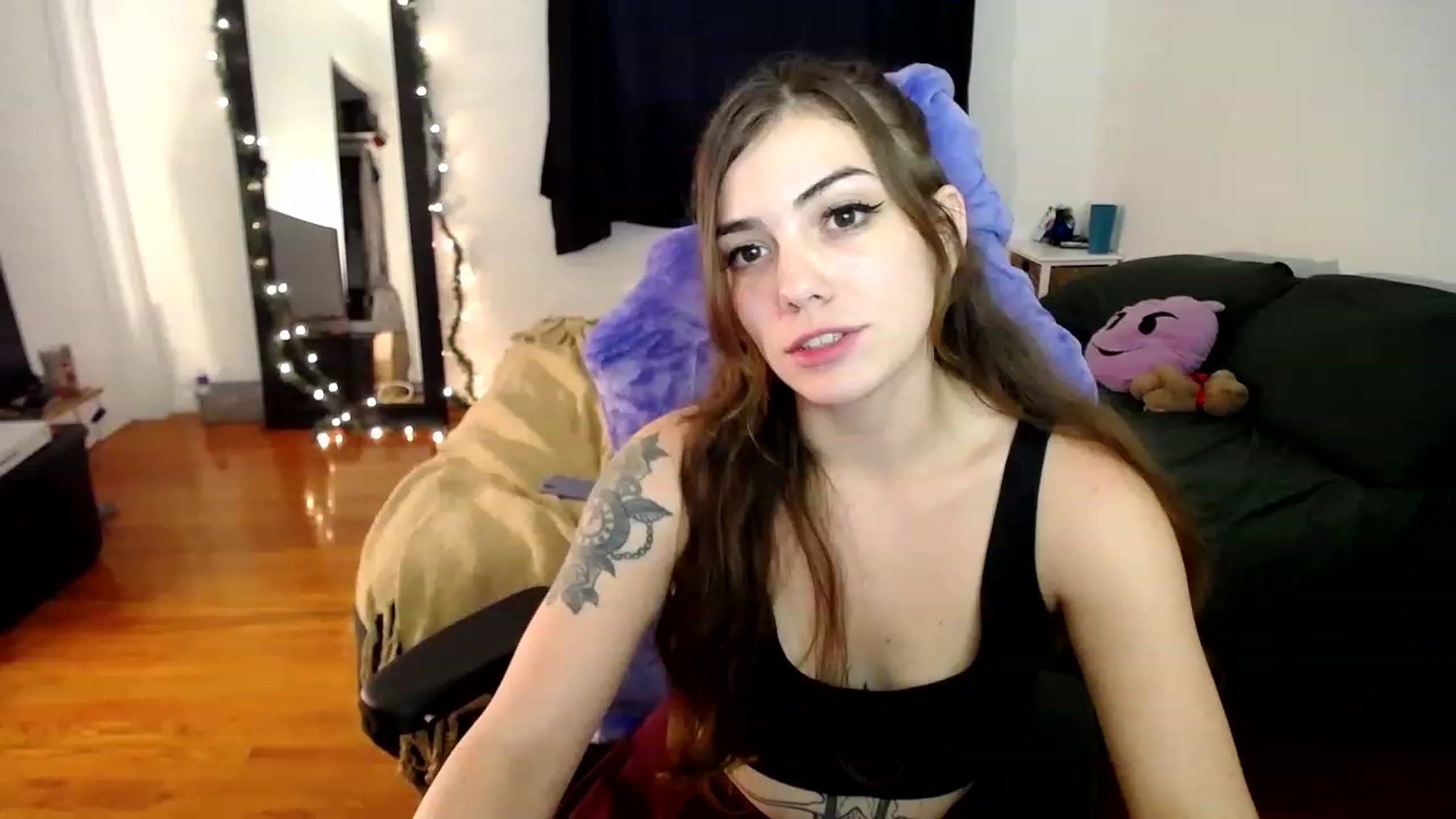 Gallery image thumbnail from BabyxKat's myfreecams stream on, 12/22/2022, 20:09 image 20 of 20