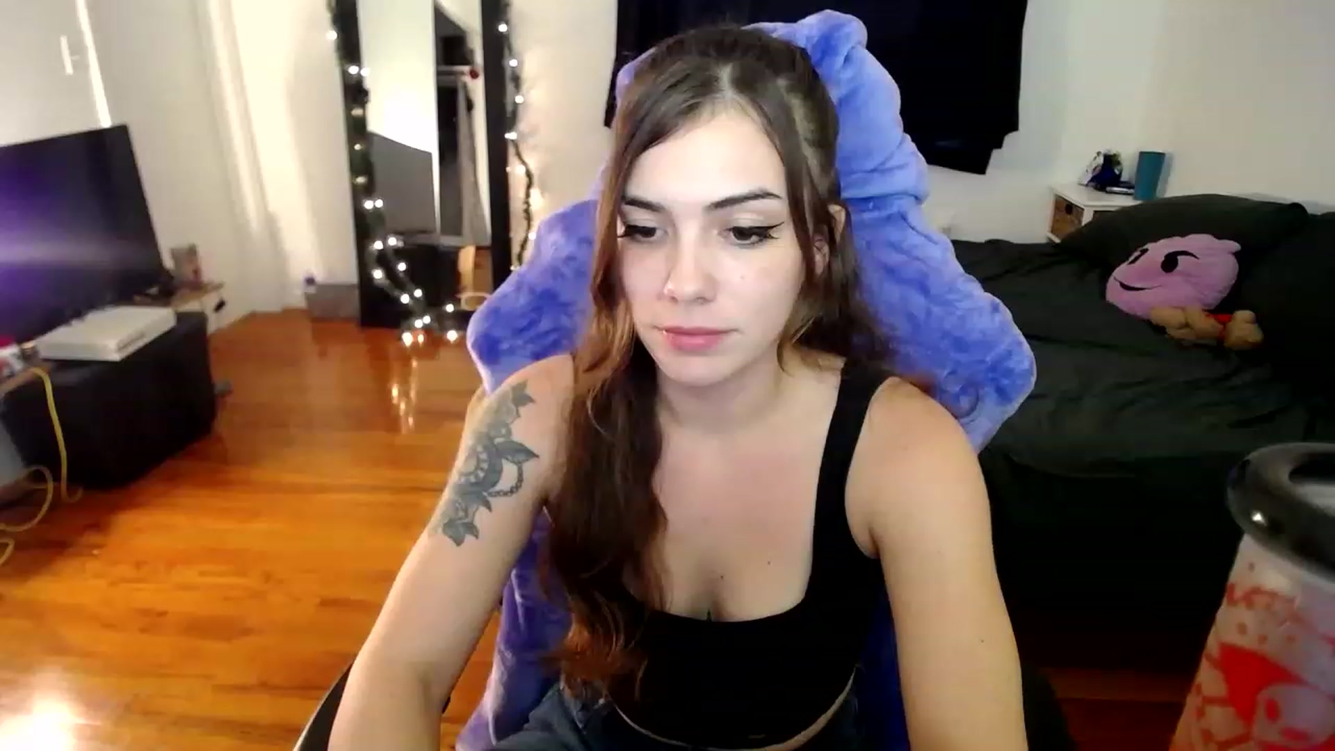 Gallery image thumbnail from BabyxKat's myfreecams stream on, 12/22/2022, 21:29 image 7 of 20