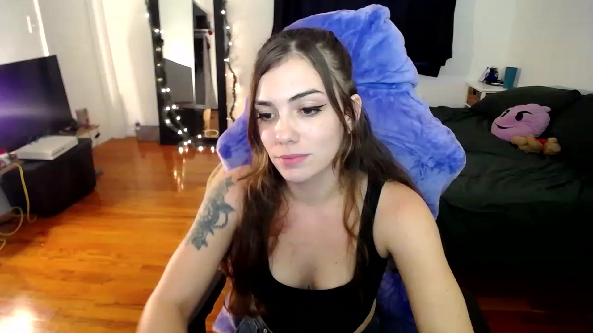 Gallery image thumbnail from BabyxKat's myfreecams stream on, 12/22/2022, 21:29 image 1 of 20