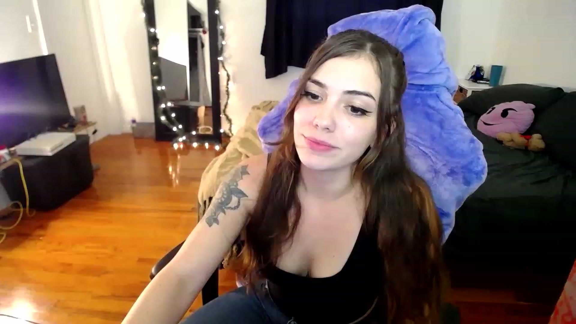 Gallery image thumbnail from BabyxKat's myfreecams stream on, 12/22/2022, 21:29 image 13 of 20