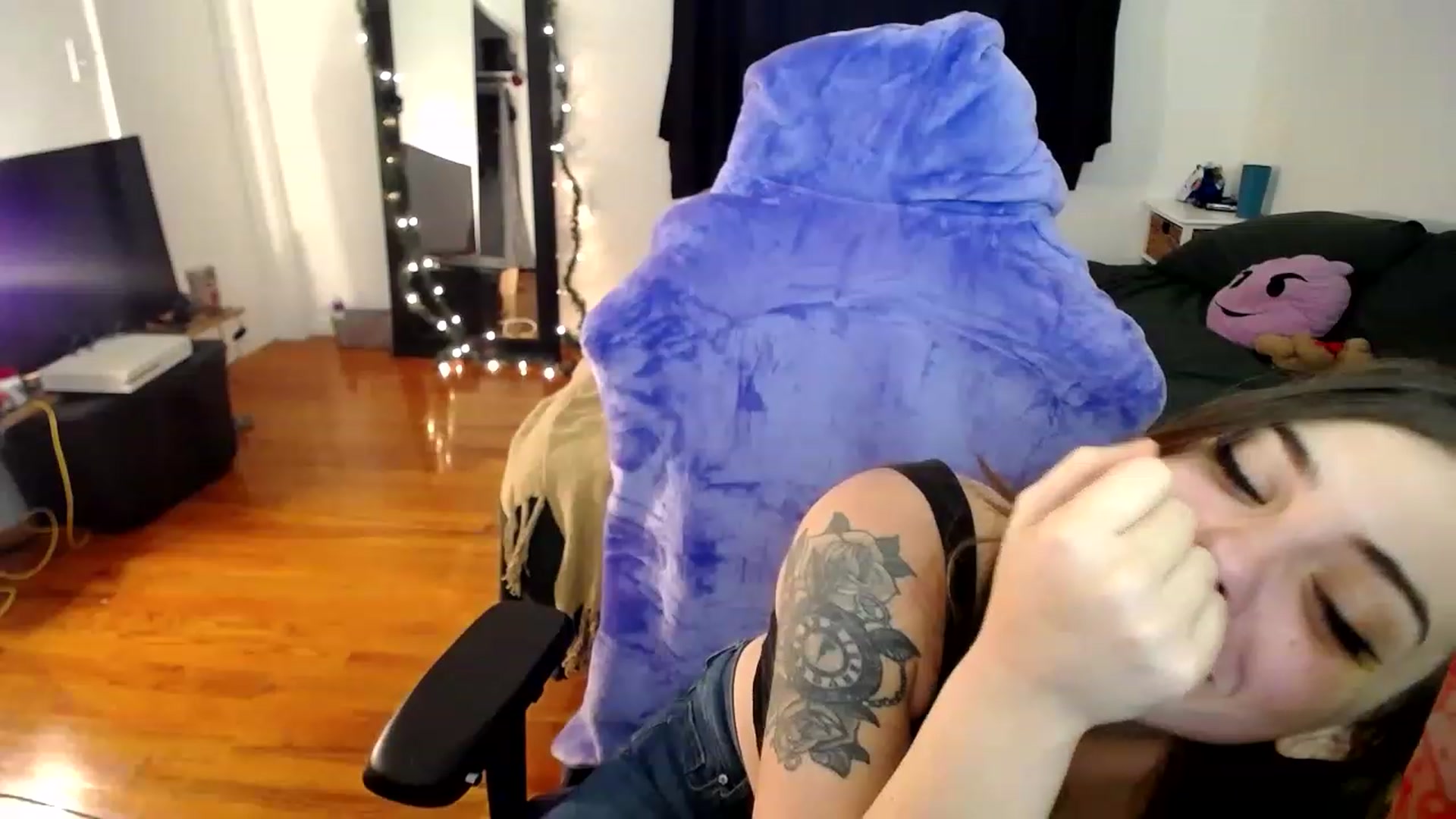 Gallery image thumbnail from BabyxKat's myfreecams stream on, 12/22/2022, 21:29 image 14 of 20
