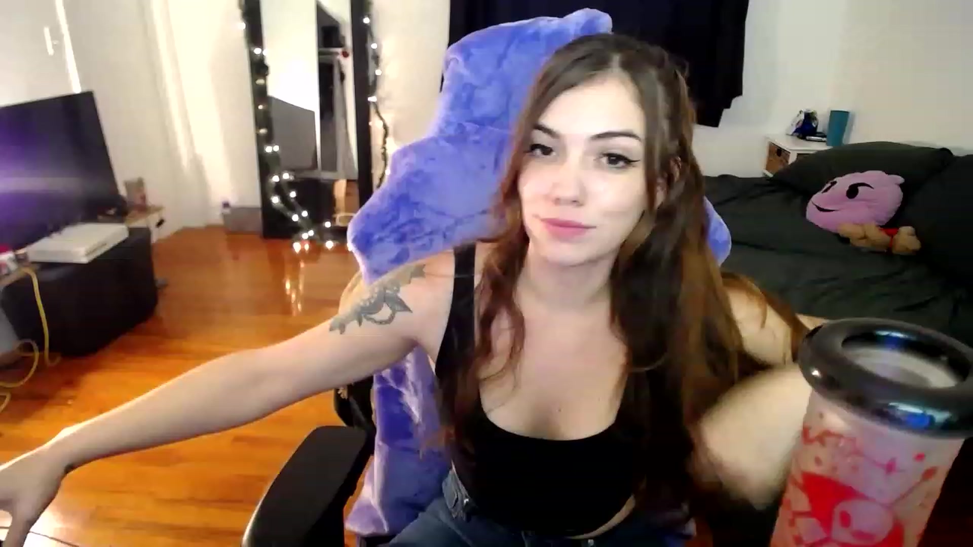 Gallery image thumbnail from BabyxKat's myfreecams stream on, 12/22/2022, 21:29 image 15 of 20