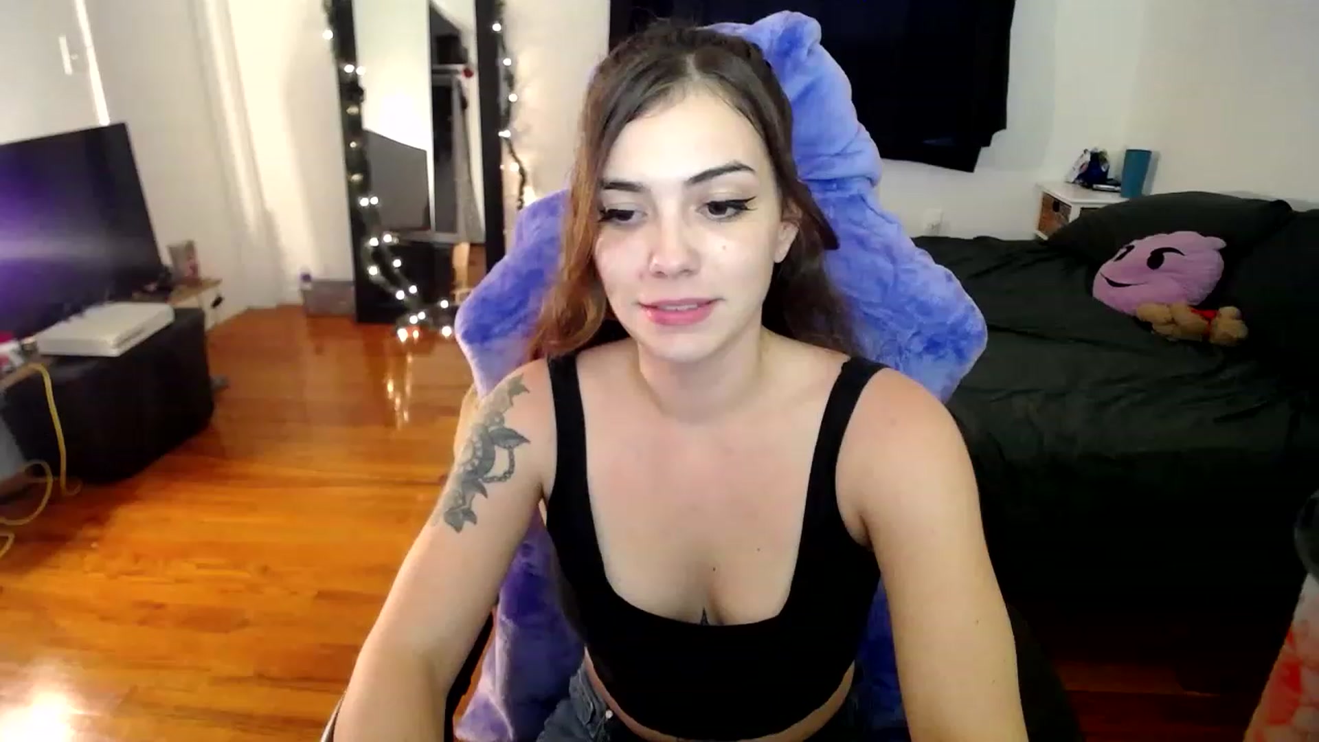 Gallery image thumbnail from BabyxKat's myfreecams stream on, 12/22/2022, 21:29 image 19 of 20