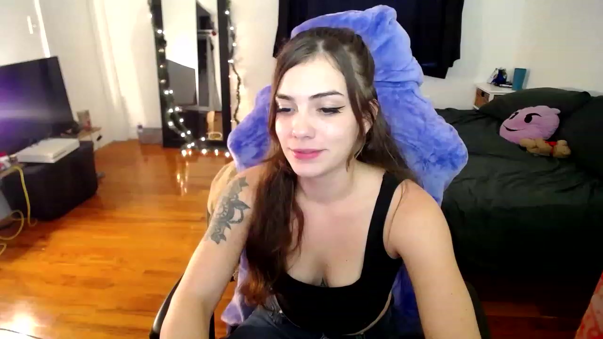Gallery image thumbnail from BabyxKat's myfreecams stream on, 12/22/2022, 21:29 image 12 of 20