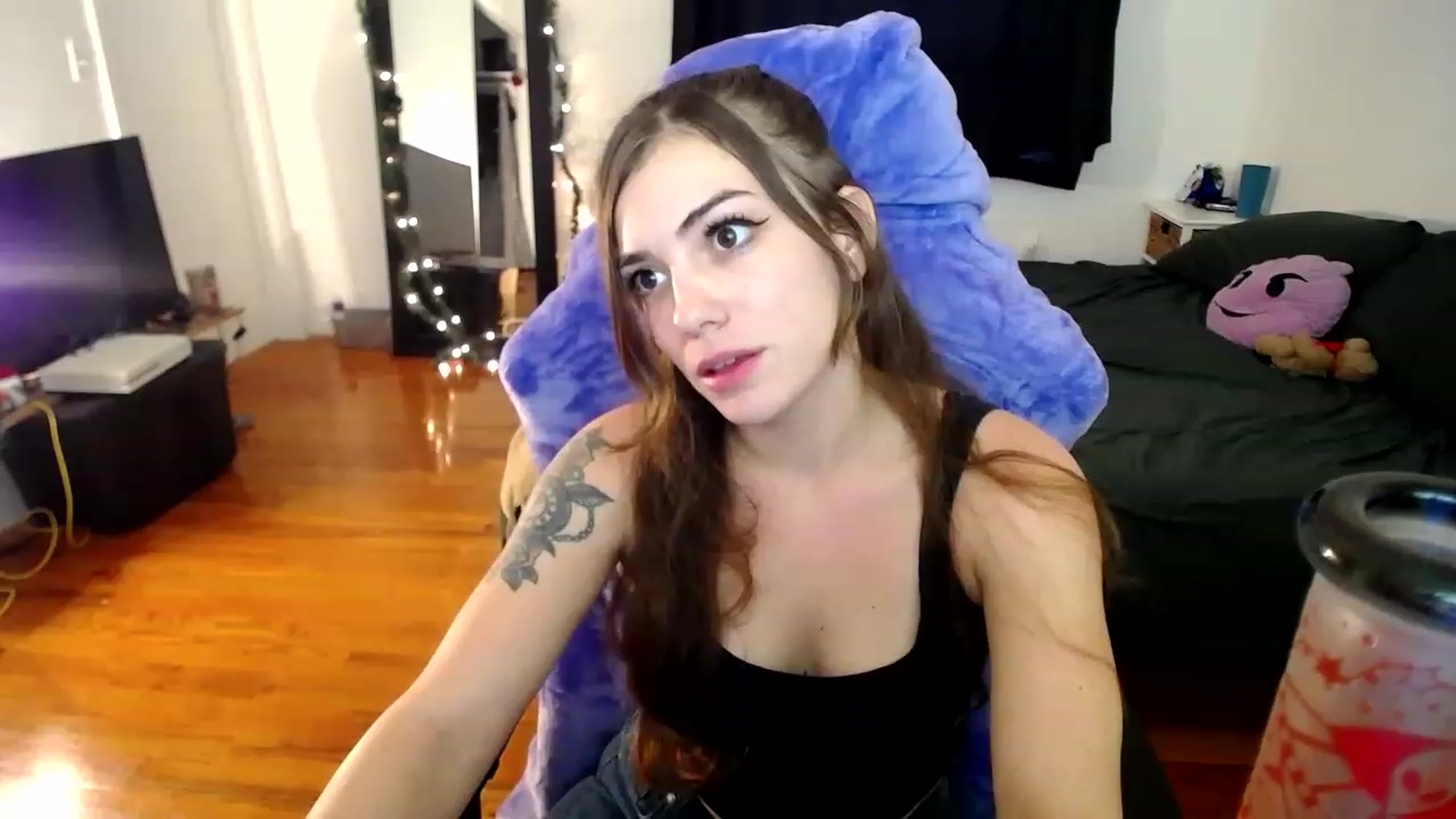 Gallery image thumbnail from BabyxKat's myfreecams stream on, 12/22/2022, 21:29 image 4 of 20