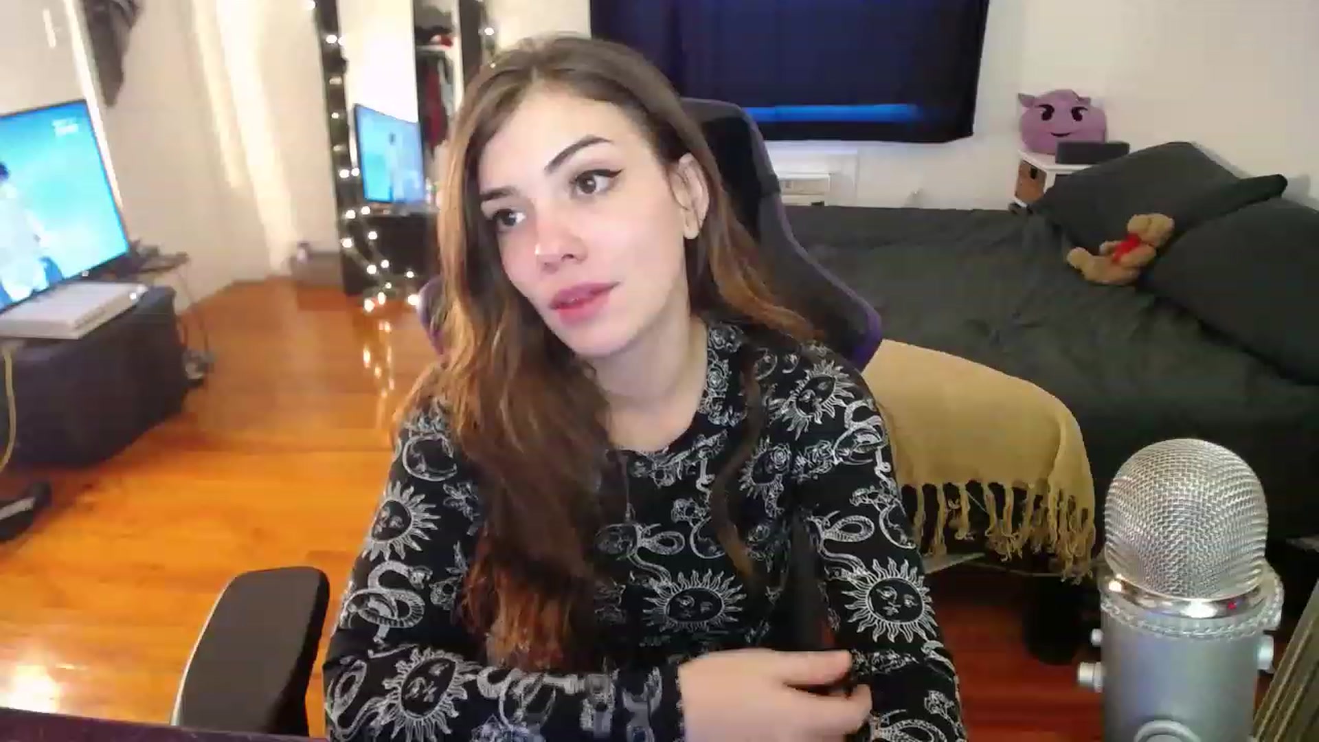 Gallery image thumbnail from BabyxKat's myfreecams stream on, 12/28/2022, 19:35 image 12 of 20