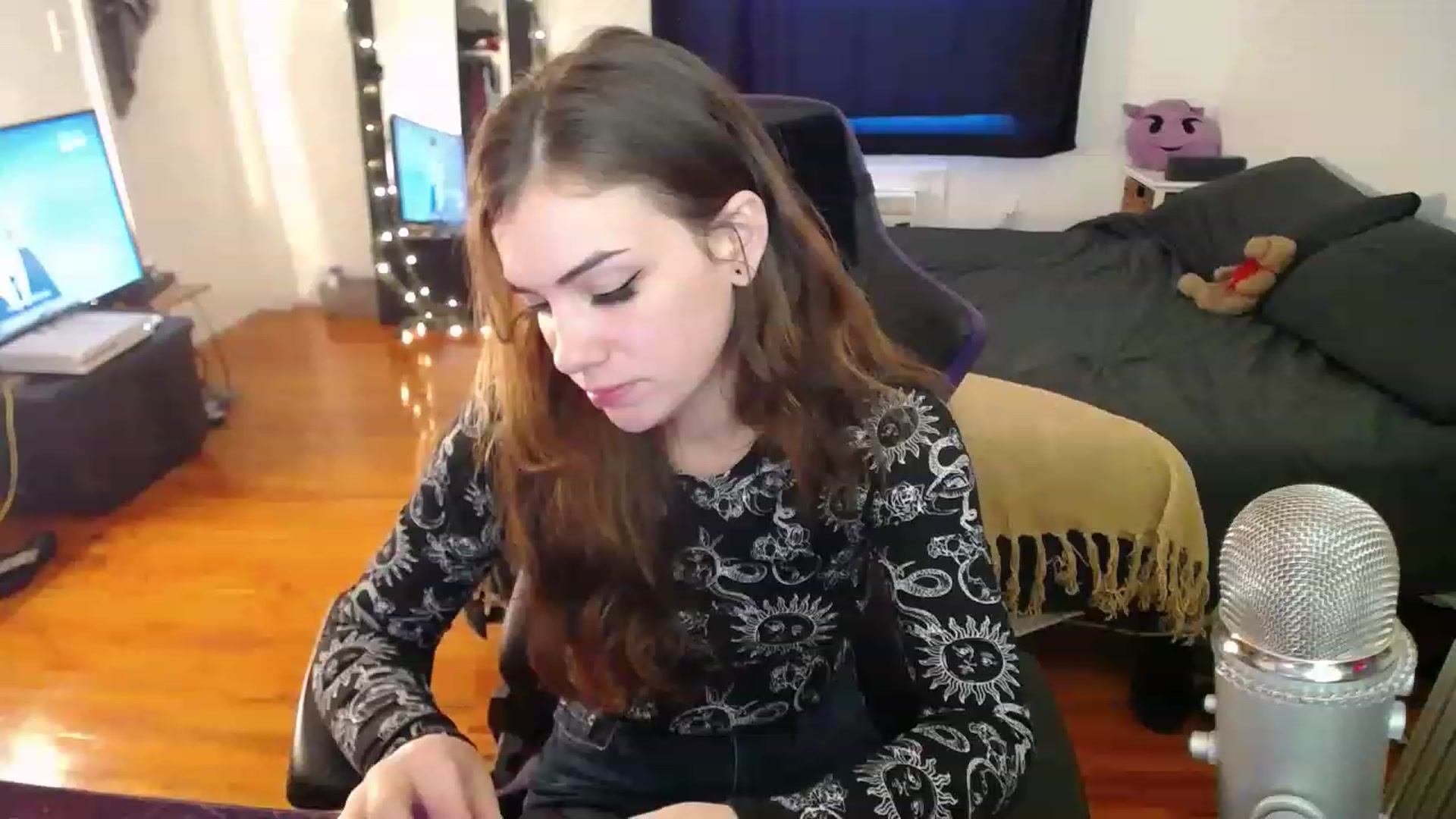 Gallery image thumbnail from BabyxKat's myfreecams stream on, 12/28/2022, 19:35 image 16 of 20