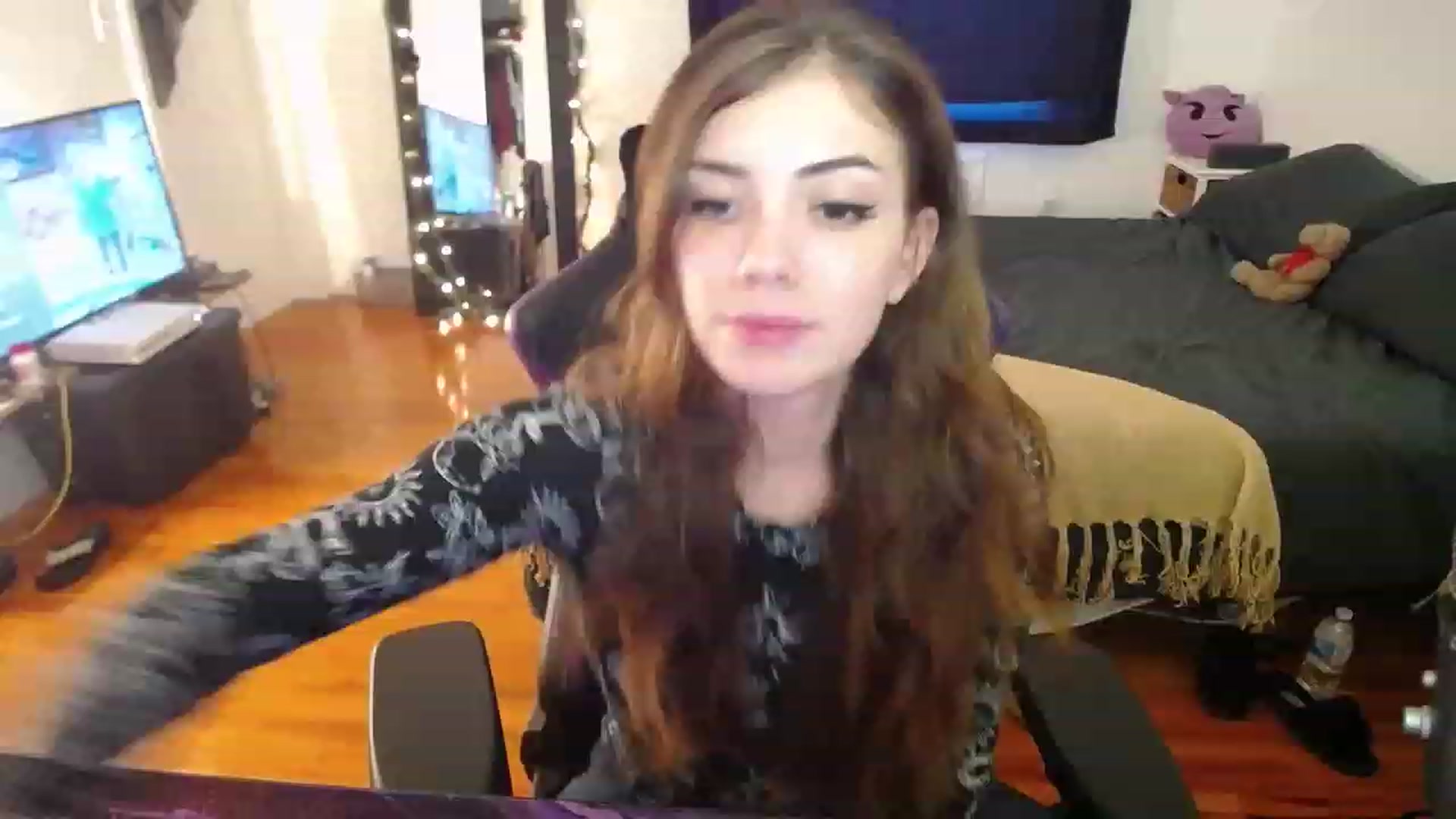 Gallery image thumbnail from BabyxKat's myfreecams stream on, 12/28/2022, 19:35 image 7 of 20