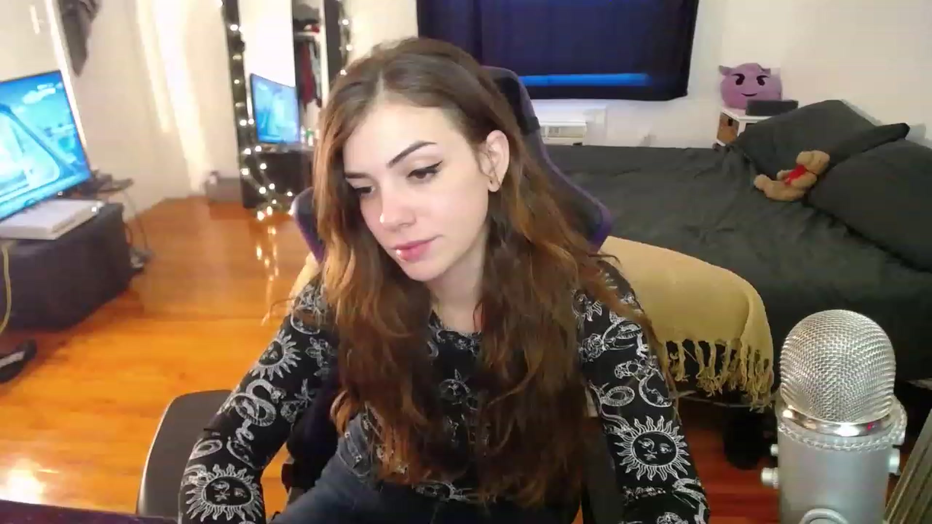 Gallery image thumbnail from BabyxKat's myfreecams stream on, 12/28/2022, 19:35 image 11 of 20