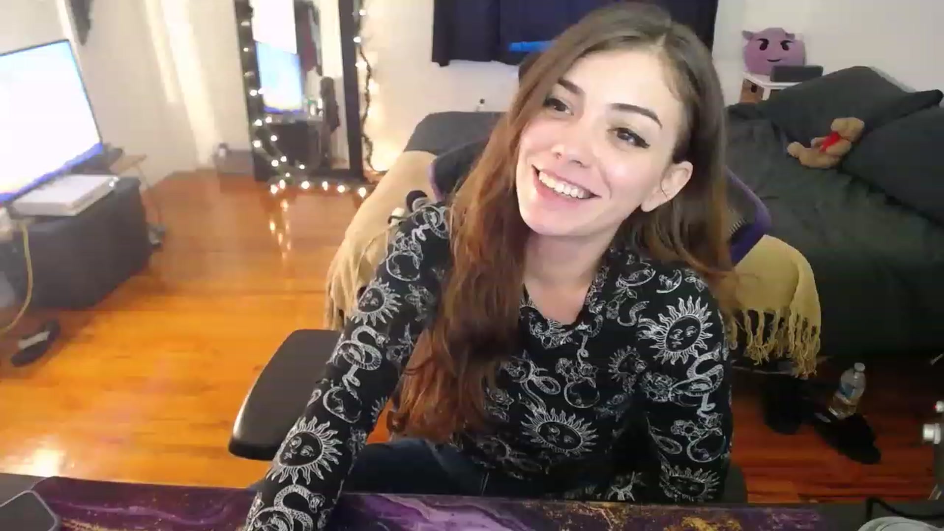 Gallery image thumbnail from BabyxKat's myfreecams stream on, 12/28/2022, 20:45 image 3 of 20