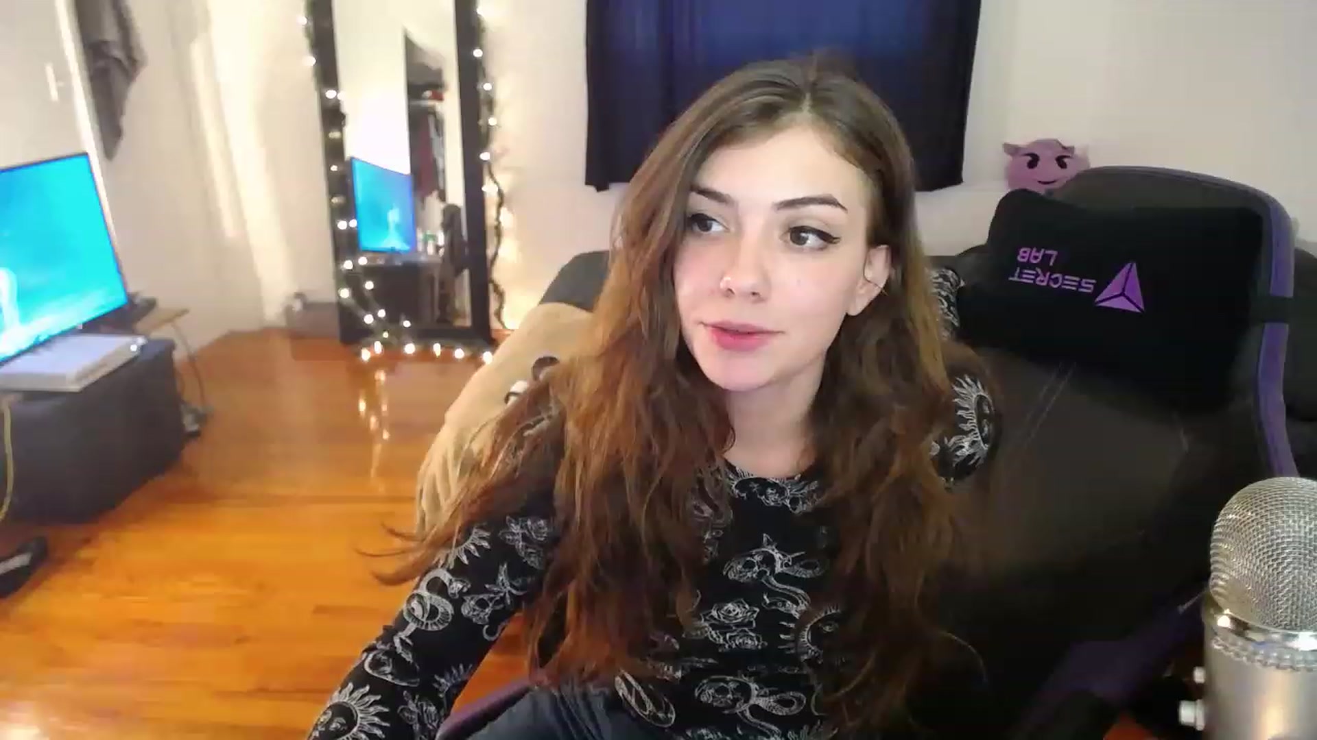 Gallery image thumbnail from BabyxKat's myfreecams stream on, 12/28/2022, 20:45 image 12 of 20