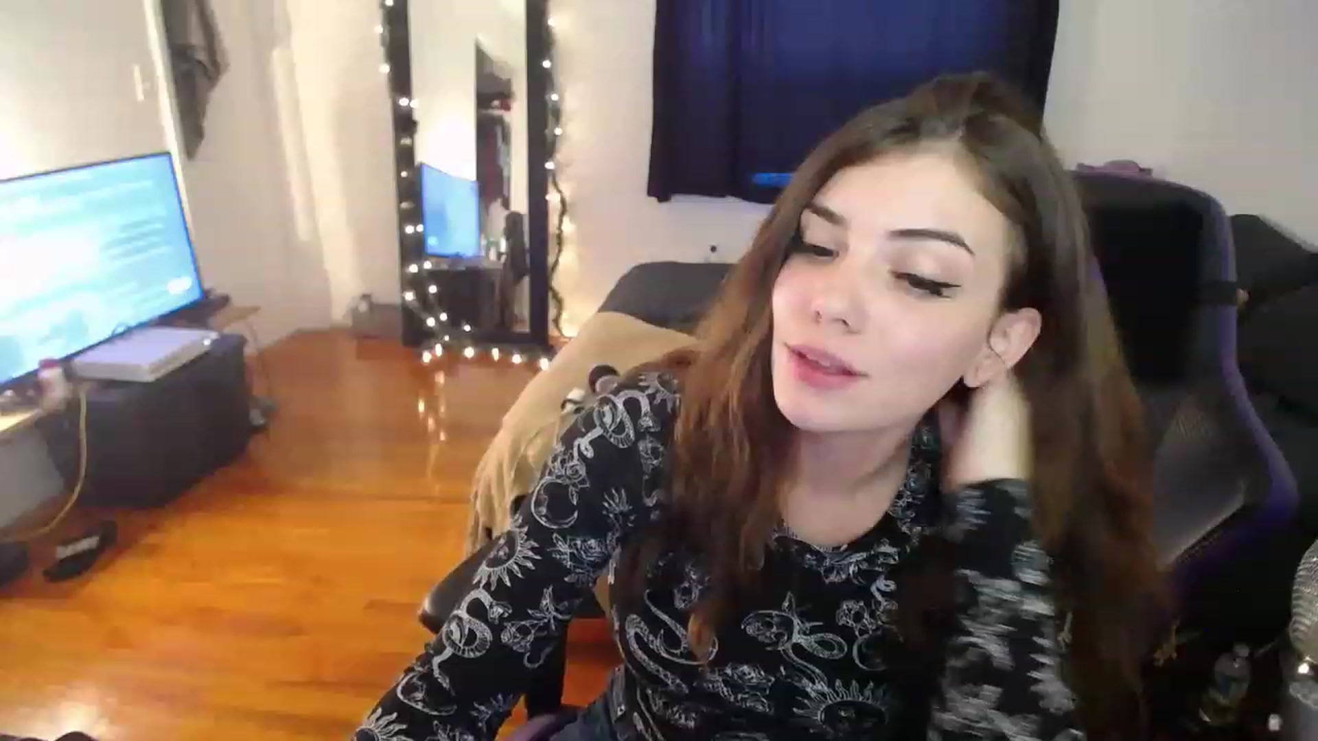 Gallery image thumbnail from BabyxKat's myfreecams stream on, 12/28/2022, 20:45 image 11 of 20