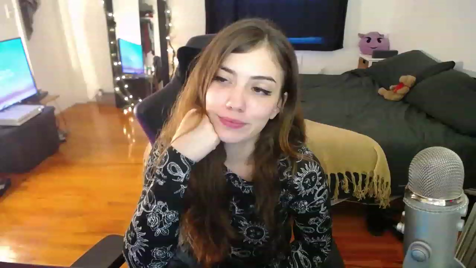 Gallery image thumbnail from BabyxKat's myfreecams stream on, 12/28/2022, 21:49 image 6 of 20