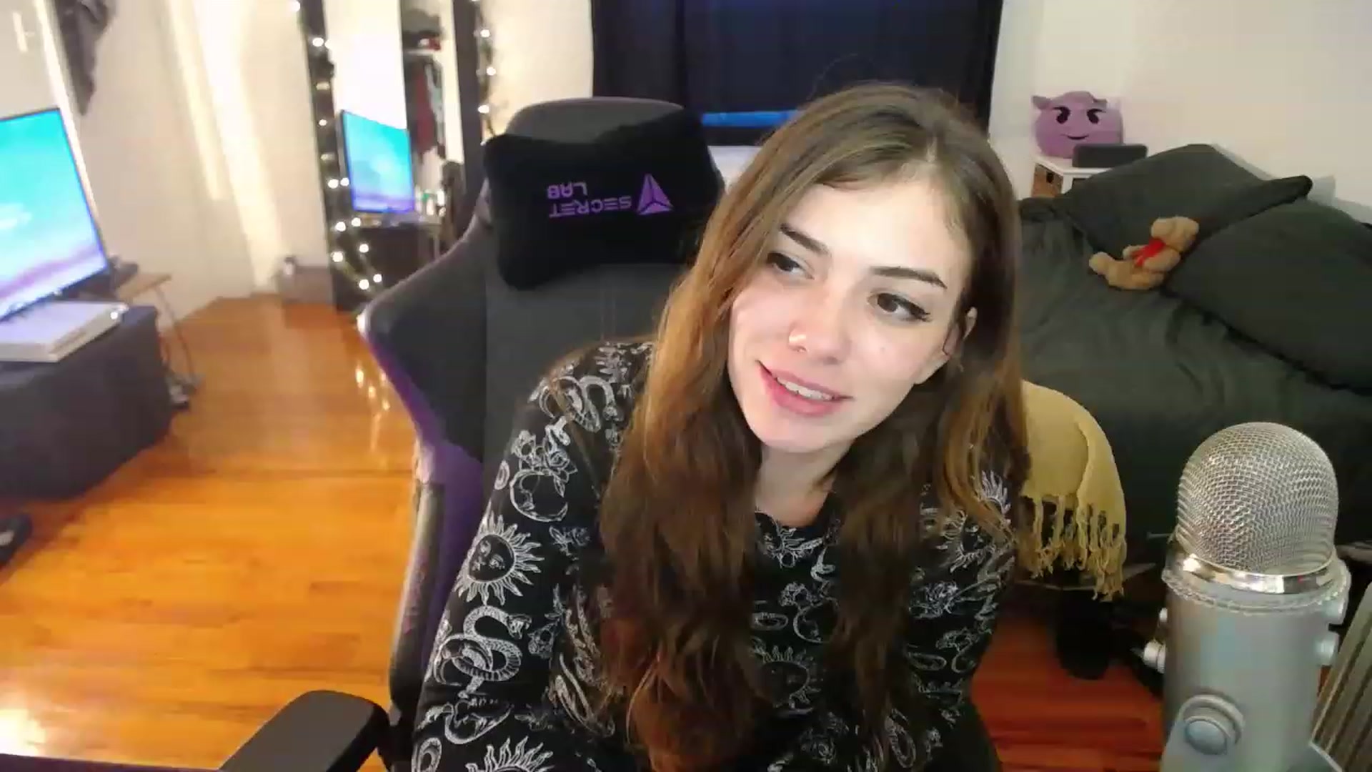 Gallery image thumbnail from BabyxKat's myfreecams stream on, 12/28/2022, 21:49 image 5 of 20