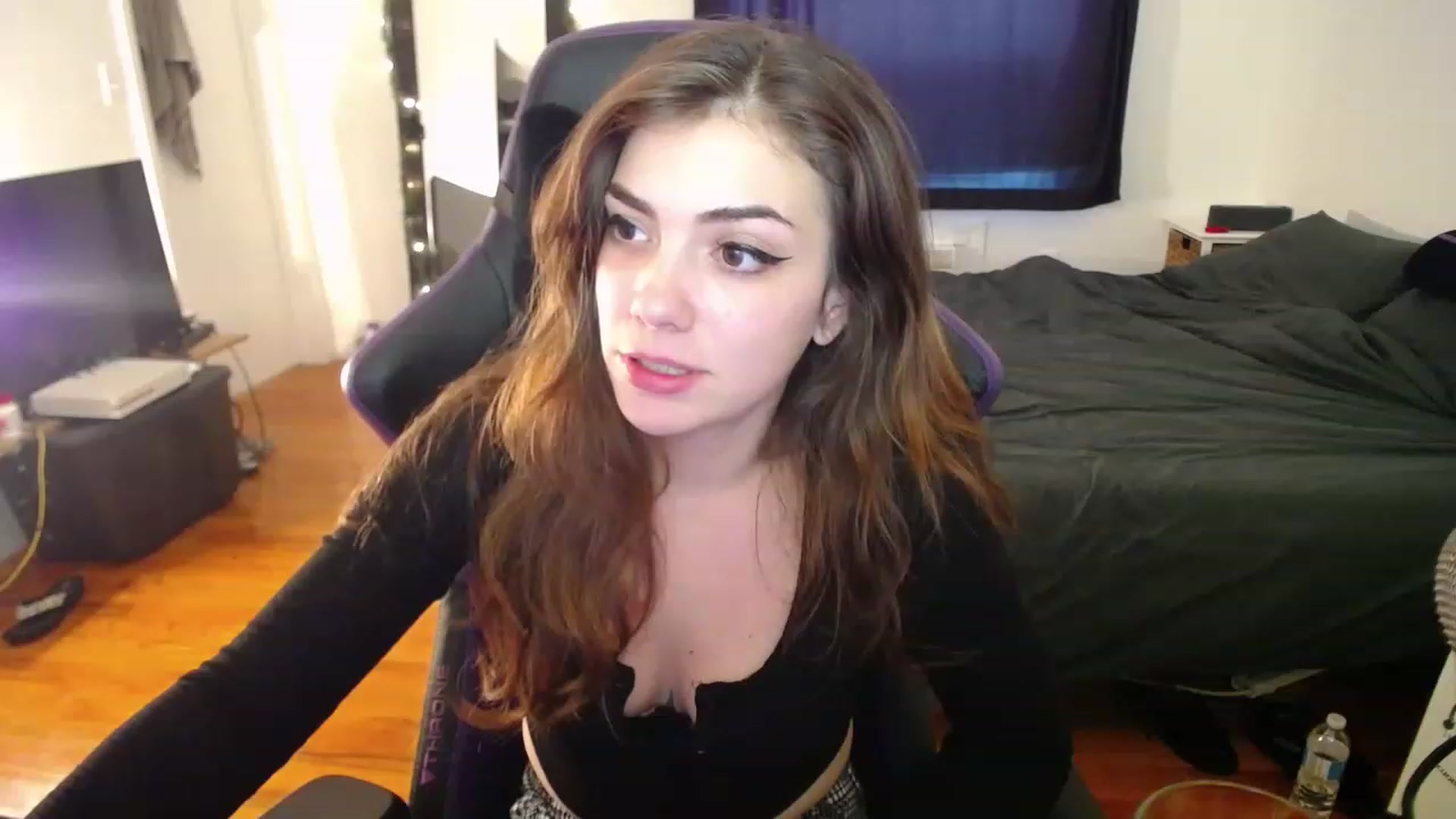 Gallery image thumbnail from BabyxKat's myfreecams stream on, 12/29/2022, 19:03 image 2 of 20