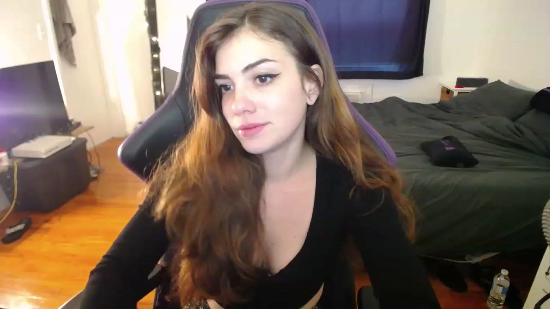 Gallery image thumbnail from BabyxKat's myfreecams stream on, 12/29/2022, 19:03 image 16 of 20