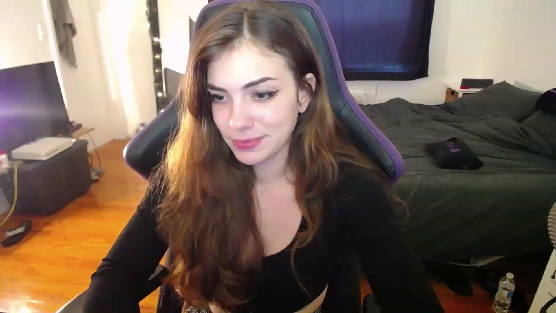 Gallery image thumbnail from BabyxKat's myfreecams stream on, 12/29/2022, 19:03 image 17 of 20