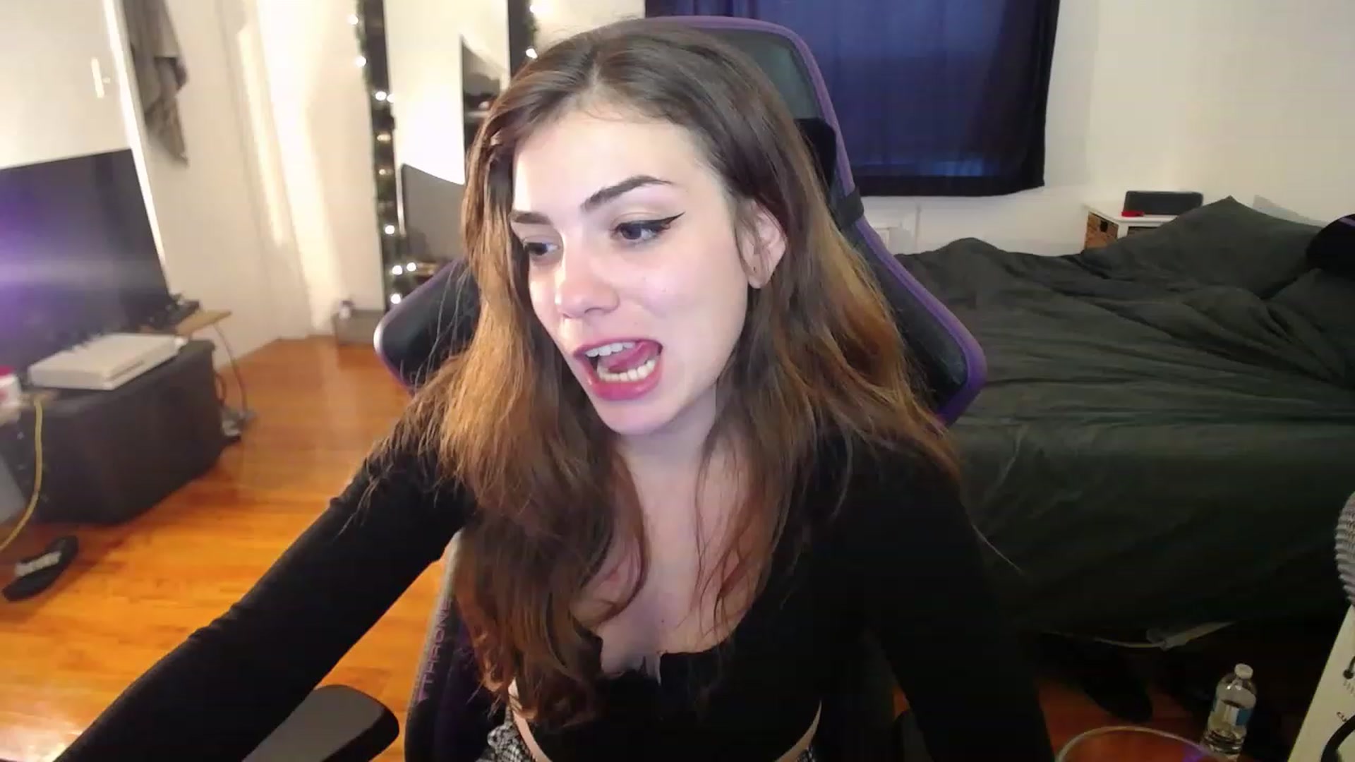 Gallery image thumbnail from BabyxKat's myfreecams stream on, 12/29/2022, 19:03 image 3 of 20