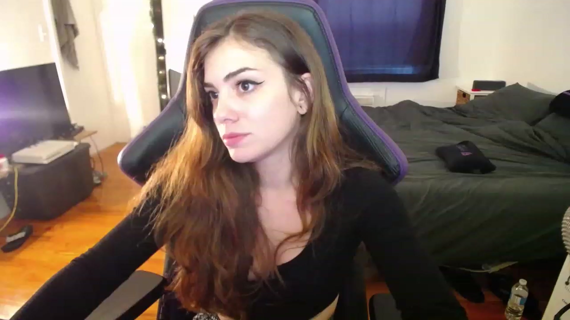 Gallery image thumbnail from BabyxKat's myfreecams stream on, 12/29/2022, 19:03 image 19 of 20