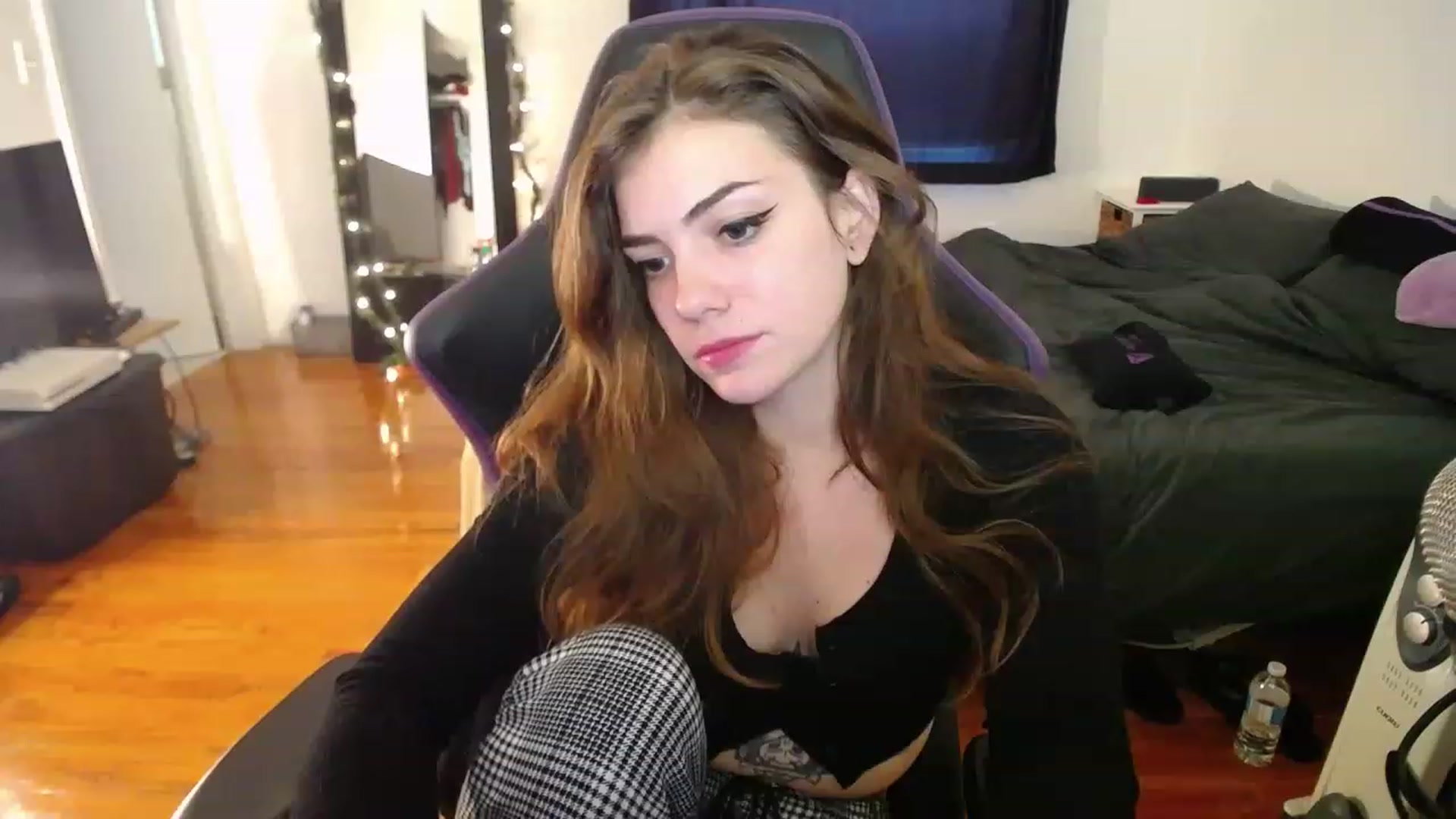 Gallery image thumbnail from BabyxKat's myfreecams stream on, 12/29/2022, 20:04 image 13 of 20