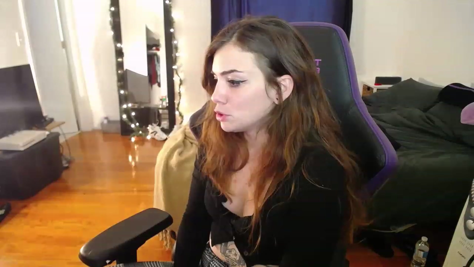 Gallery image thumbnail from BabyxKat's myfreecams stream on, 12/29/2022, 20:04 image 19 of 20