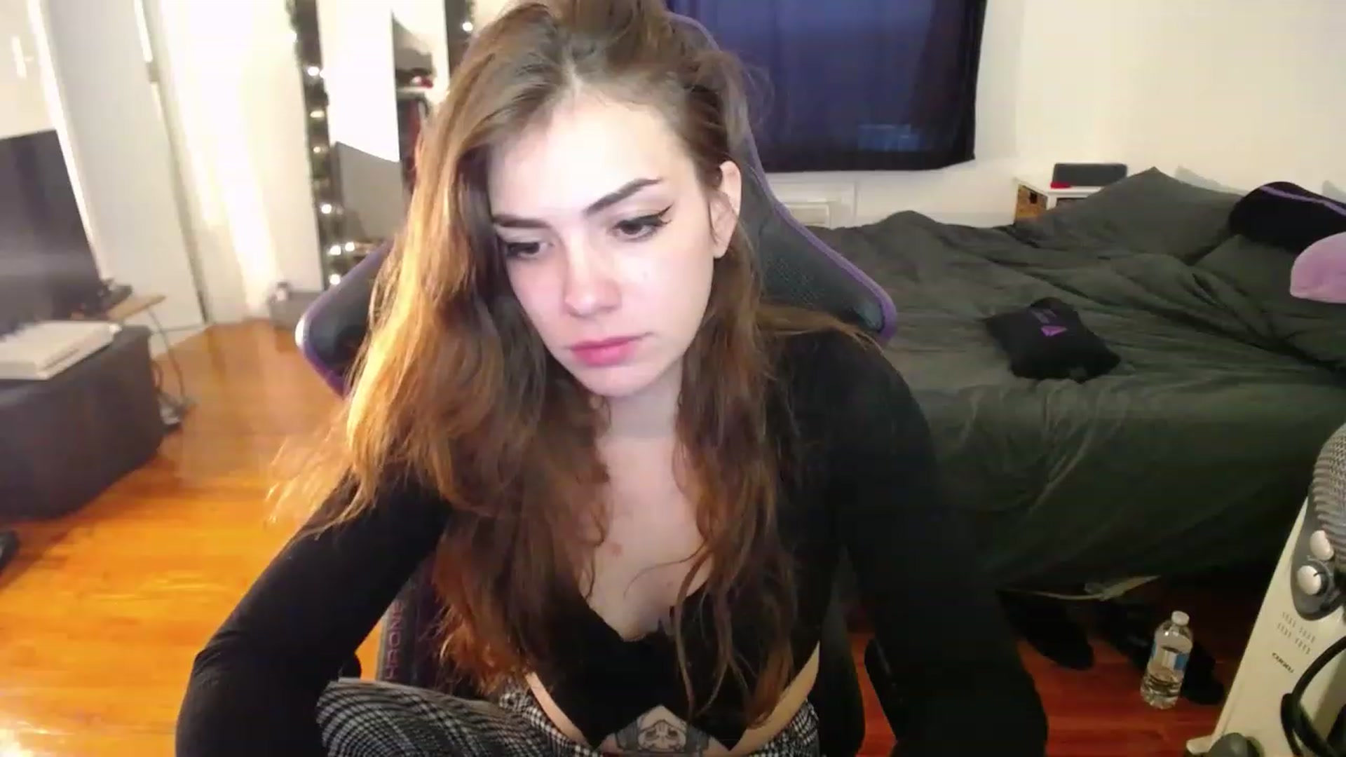 Gallery image thumbnail from BabyxKat's myfreecams stream on, 12/29/2022, 20:04 image 15 of 20