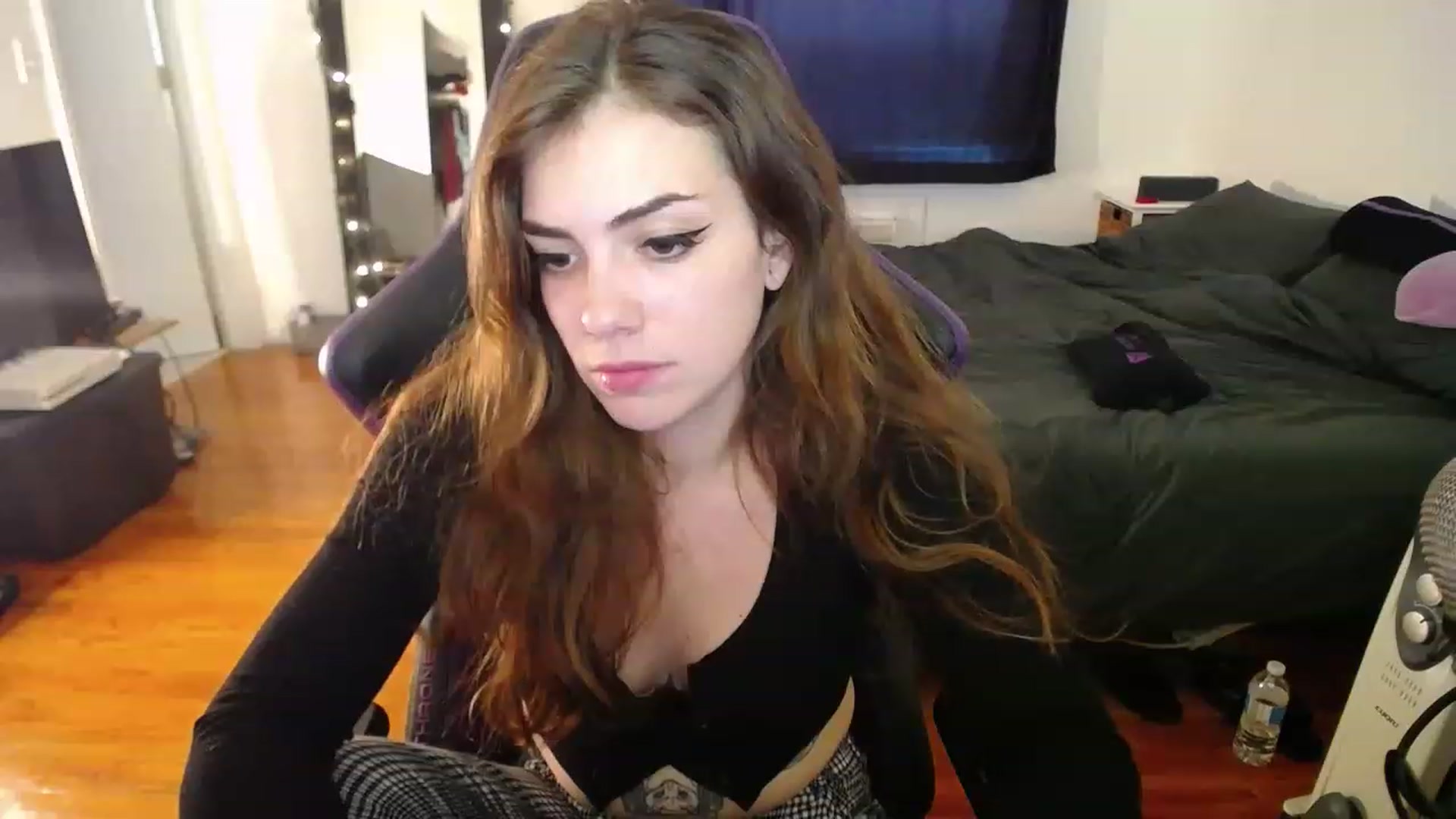 Gallery image thumbnail from BabyxKat's myfreecams stream on, 12/29/2022, 20:04 image 16 of 20