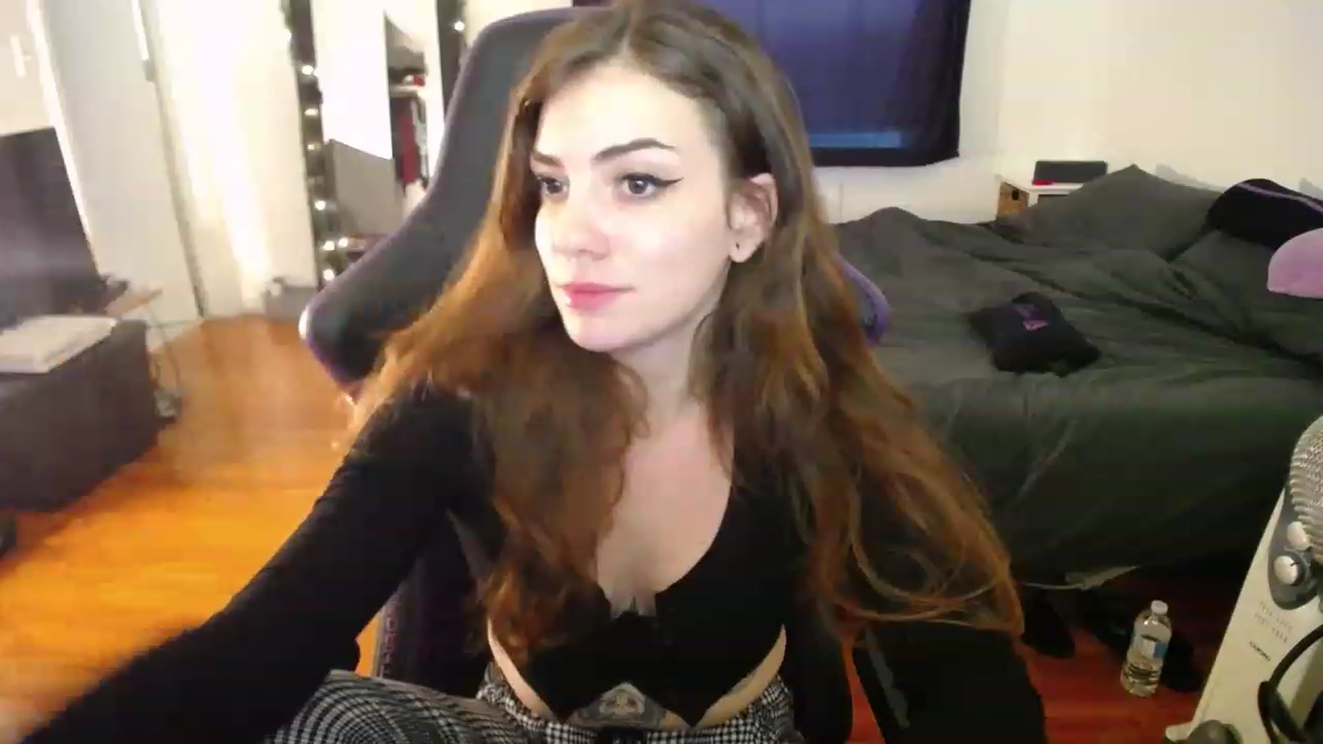 Gallery image thumbnail from BabyxKat's myfreecams stream on, 12/29/2022, 20:04 image 17 of 20
