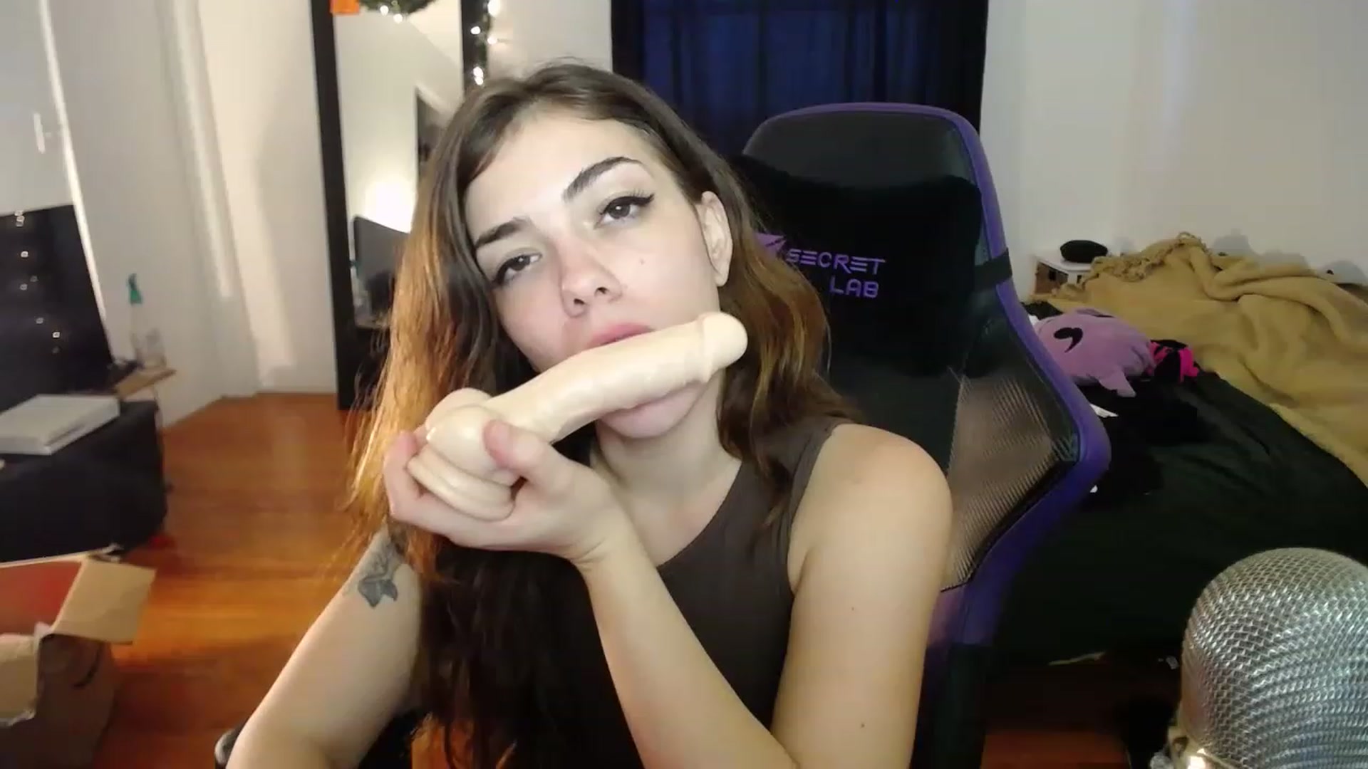 Gallery image thumbnail from BabyxKat's myfreecams stream on, 01/02/2023, 20:19 image 6 of 20