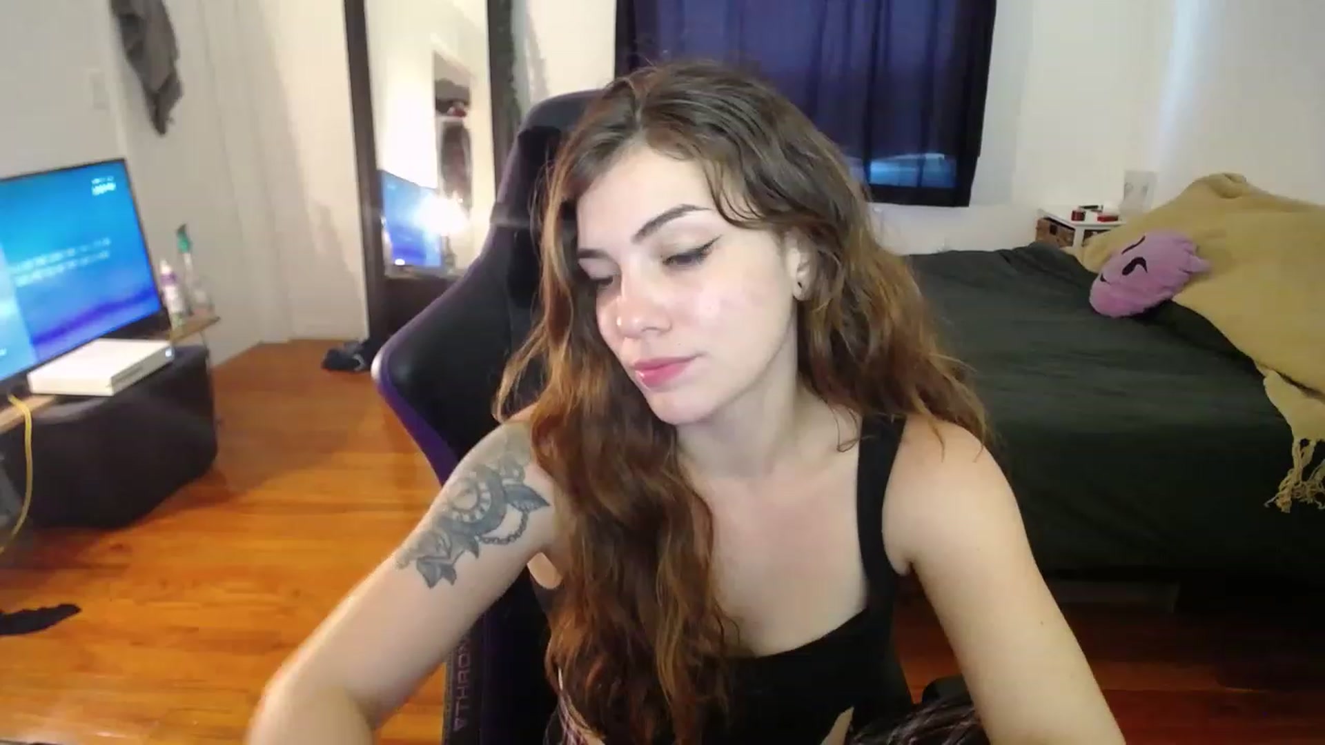 Gallery image thumbnail from BabyxKat's myfreecams stream on, 01/04/2023, 20:29 image 7 of 20