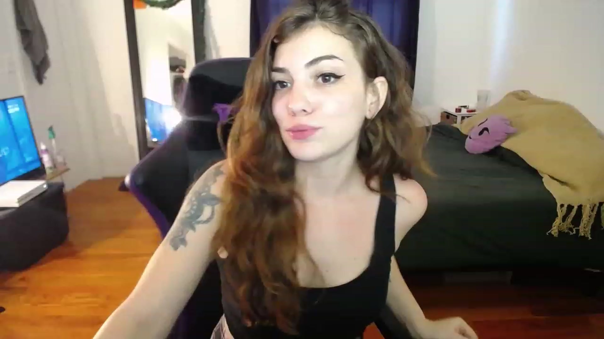 Gallery image thumbnail from BabyxKat's myfreecams stream on, 01/04/2023, 20:29 image 6 of 20