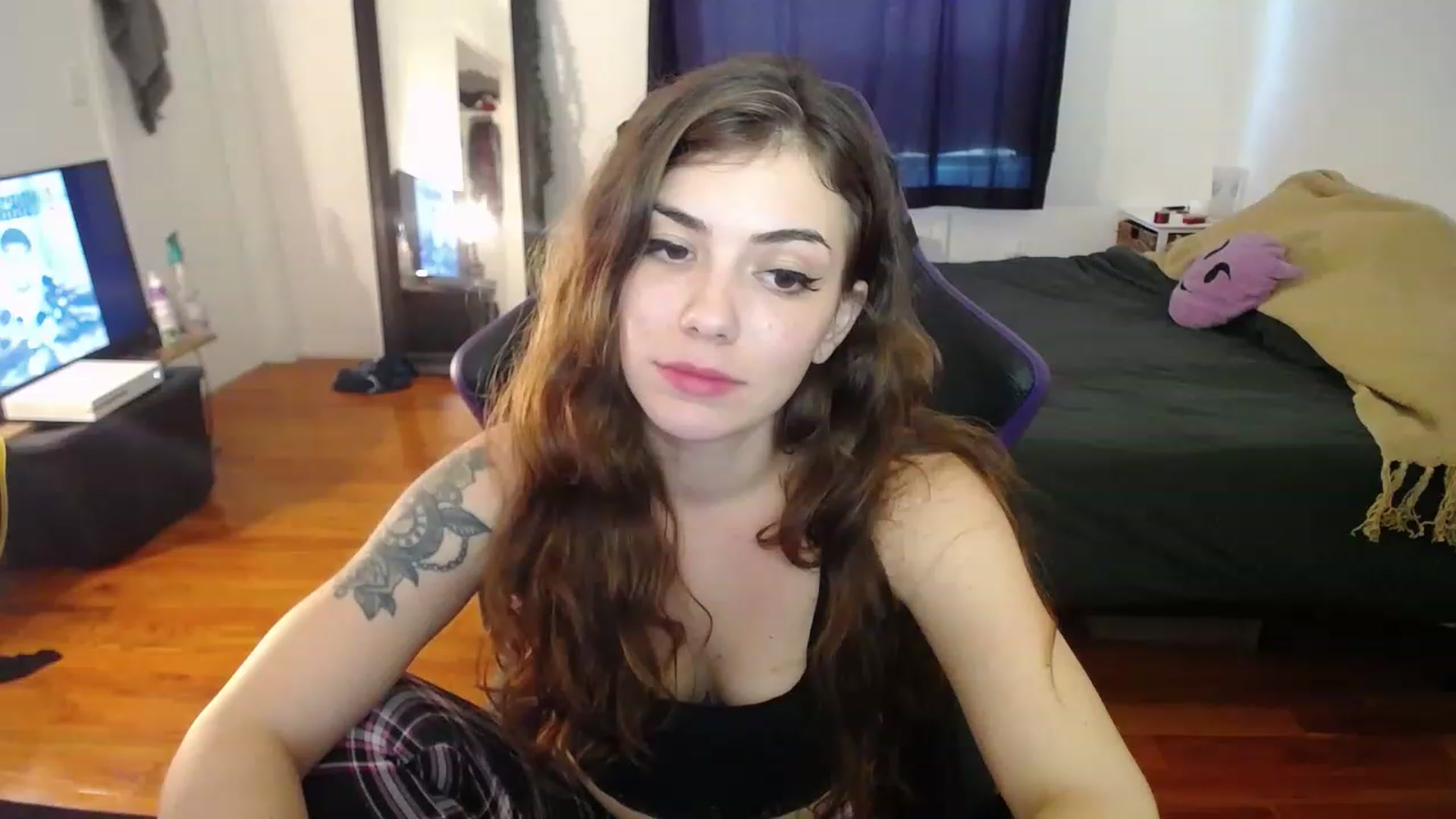 Gallery image thumbnail from BabyxKat's myfreecams stream on, 01/04/2023, 20:29 image 2 of 20