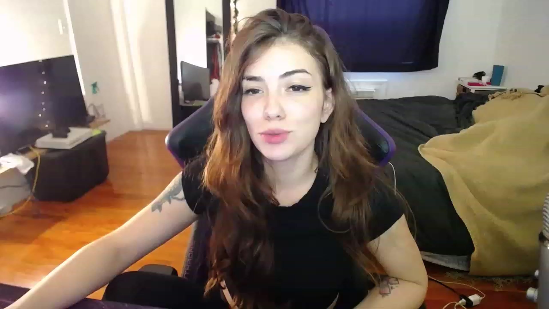 Gallery image thumbnail from BabyxKat's myfreecams stream on, 01/13/2023, 19:23 image 5 of 20