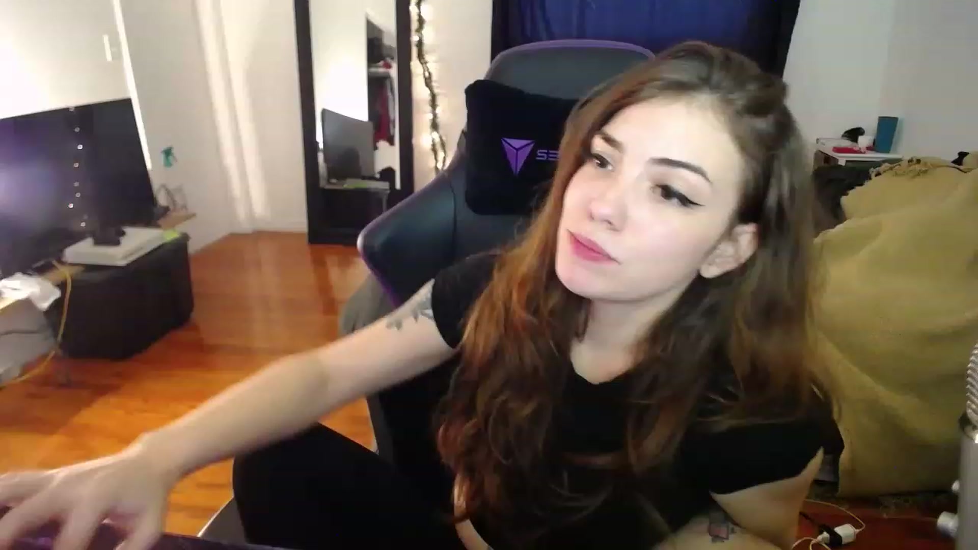Gallery image thumbnail from BabyxKat's myfreecams stream on, 01/13/2023, 19:23 image 12 of 20