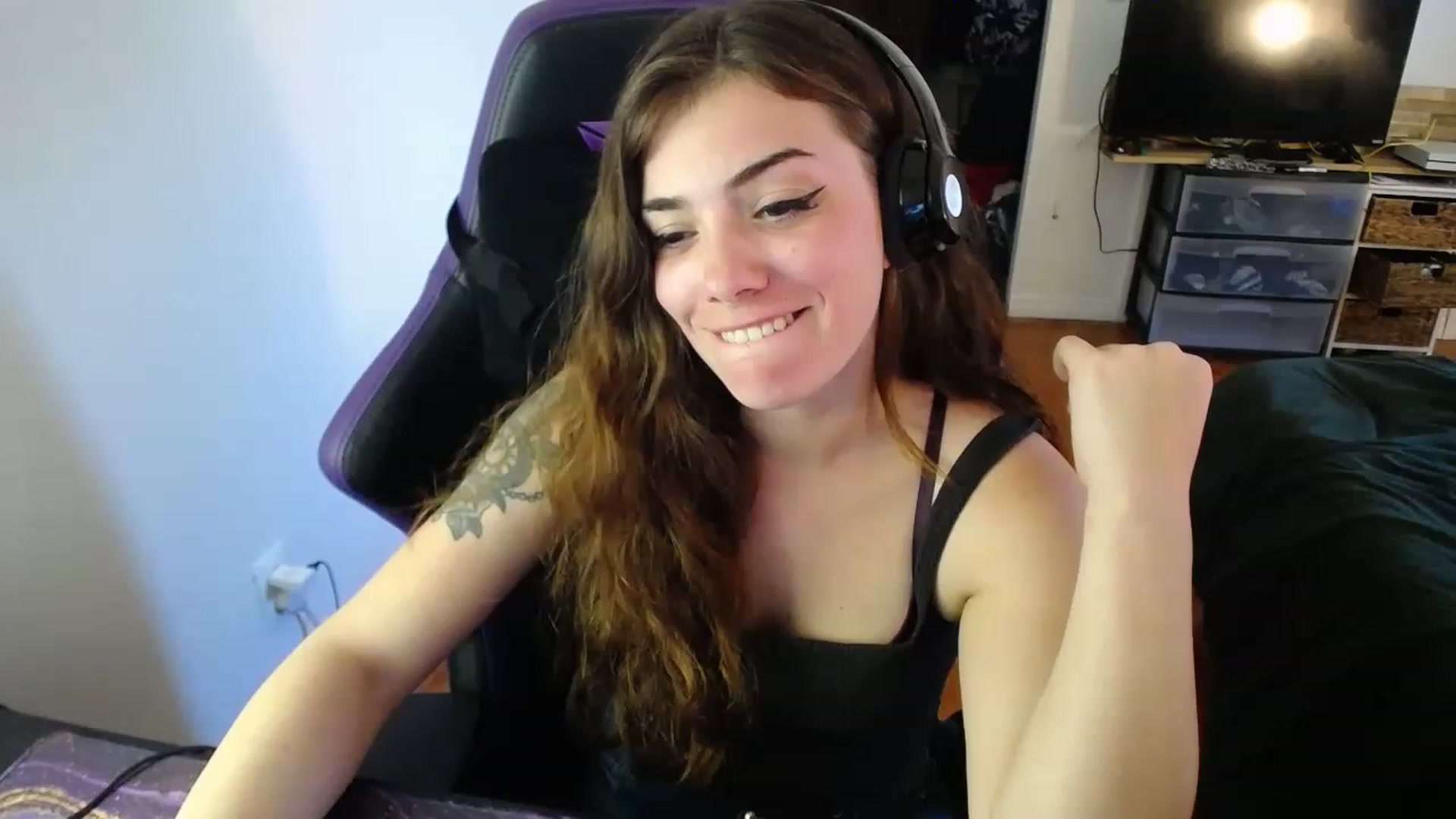 Gallery image thumbnail from BabyxKat's myfreecams stream on, 01/31/2023, 18:43 image 13 of 20