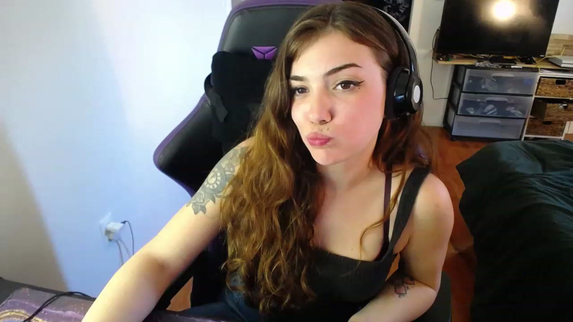 Gallery image thumbnail from BabyxKat's myfreecams stream on, 01/31/2023, 18:43 image 14 of 20