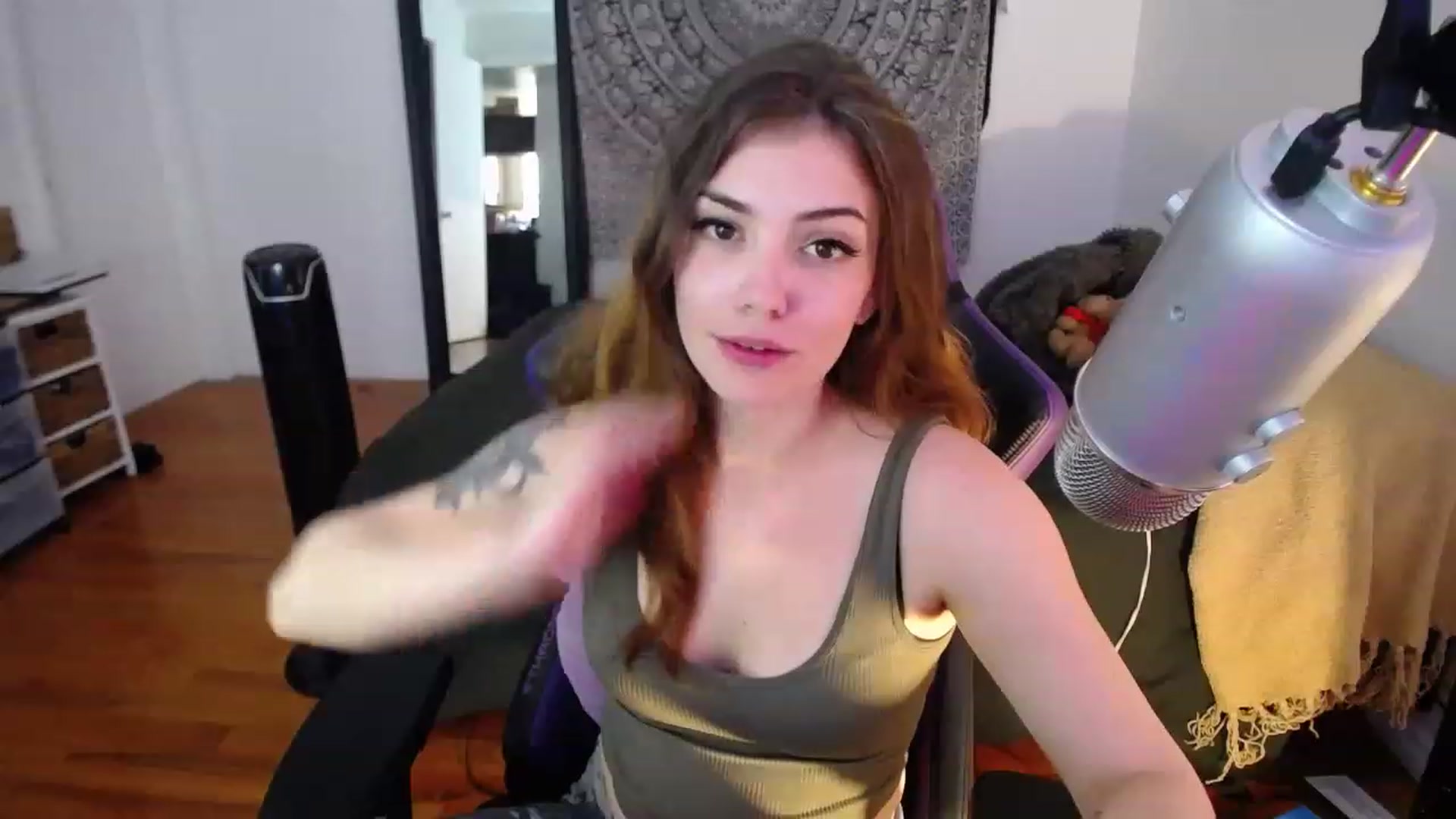 Gallery image thumbnail from BabyxKat's myfreecams stream on, 02/06/2023, 19:18 image 17 of 20