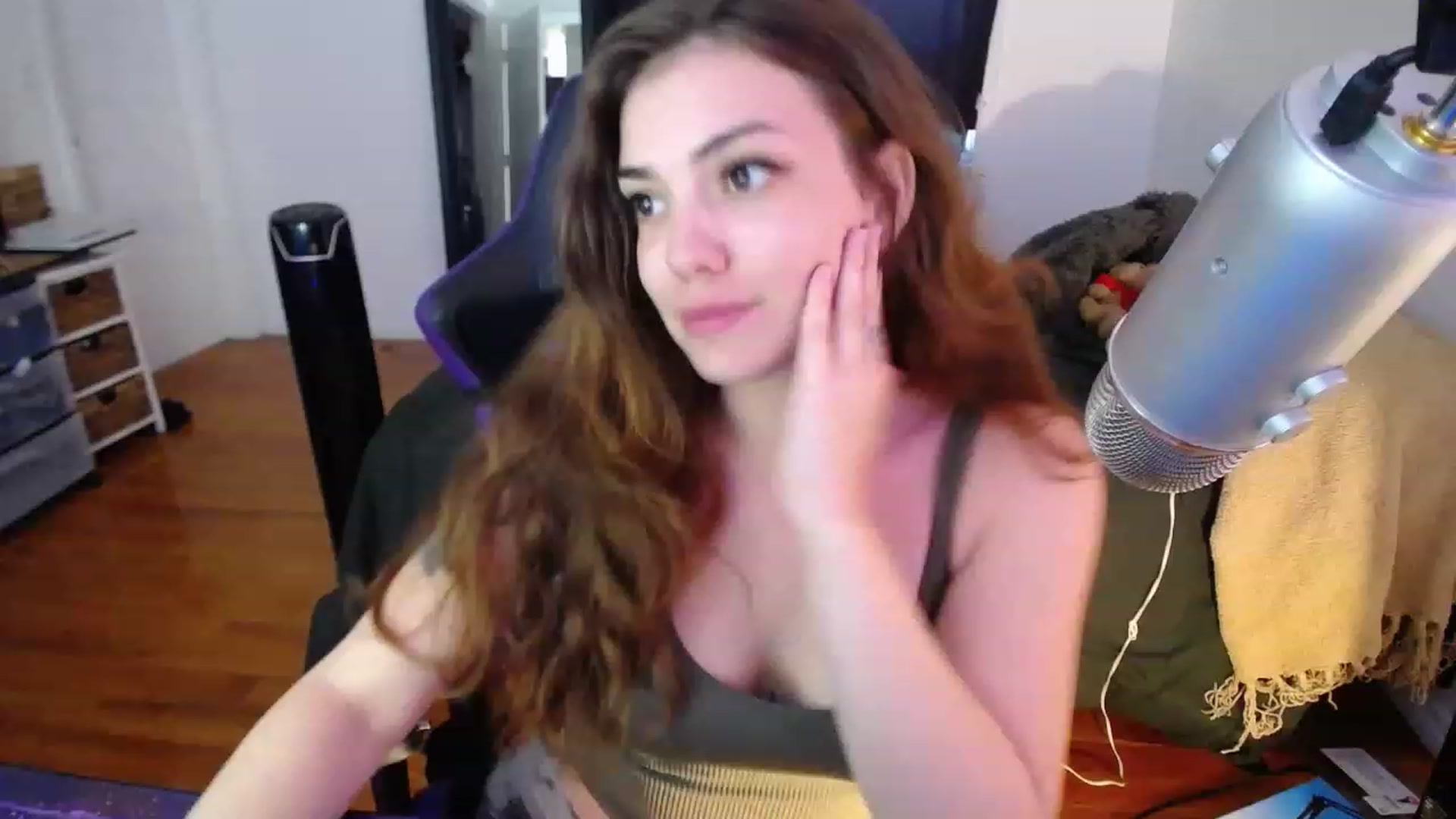 Gallery image thumbnail from BabyxKat's myfreecams stream on, 02/06/2023, 19:18 image 15 of 20