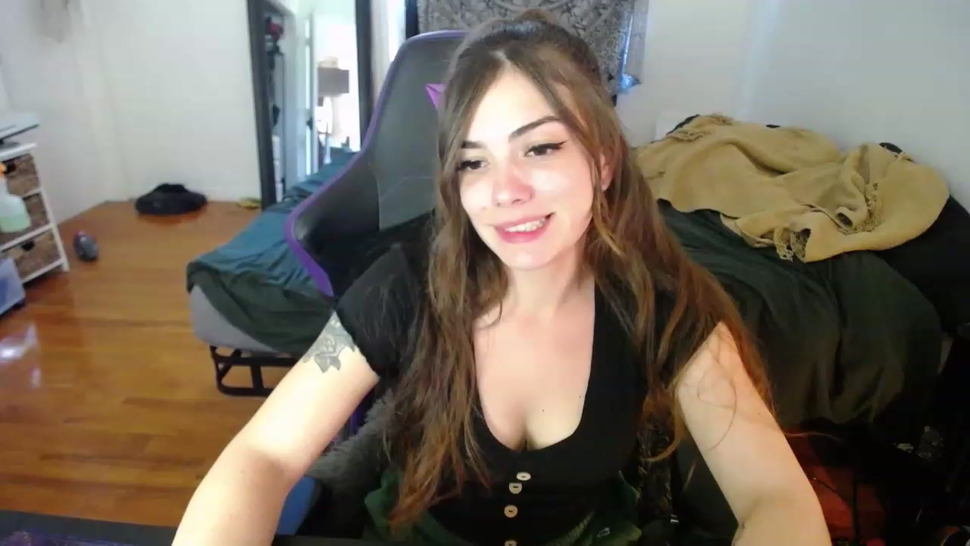 Gallery image thumbnail from BabyxKat's myfreecams stream on, 02/28/2023, 19:08 image 6 of 20